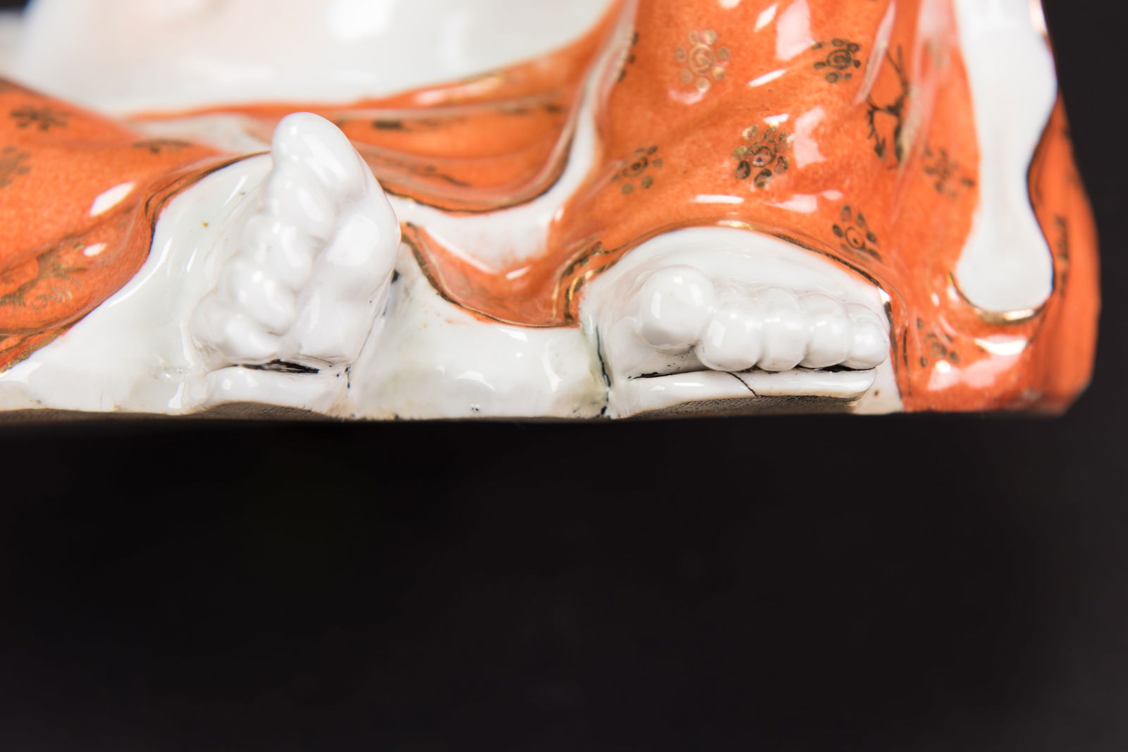 A SMILING BUDDHA STATUE - 7