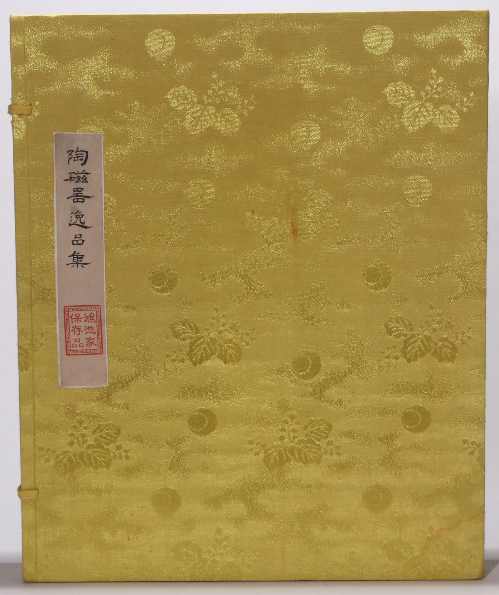 A GUAN-TYPE VASE - 11