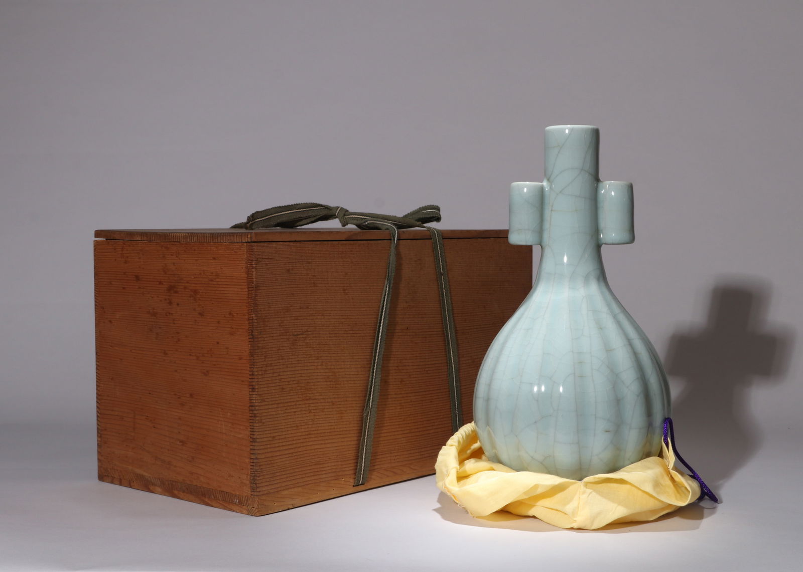 A GUAN-TYPE VASE - 2