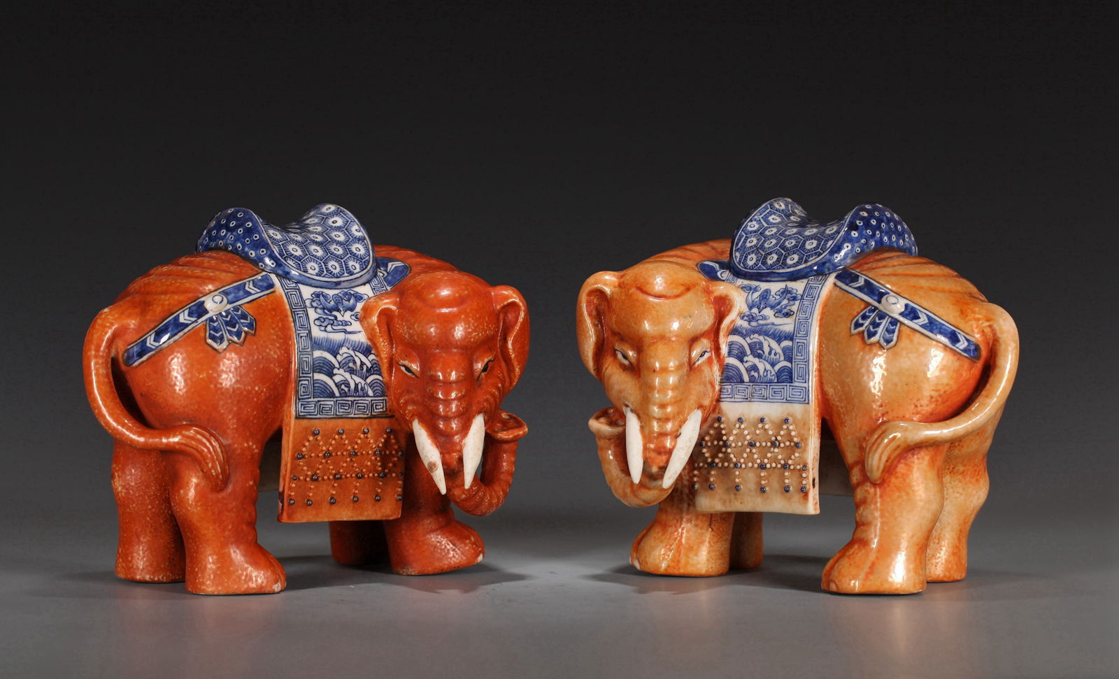 A PAIR OF BLUE AND WHITE AND IRON-RED ELEPHANTS: A pair of blue and white and iron-red elephant figures.17 x 8 x 14 cm.Note: By repute, from a Grandfather's collection of Asian Art.