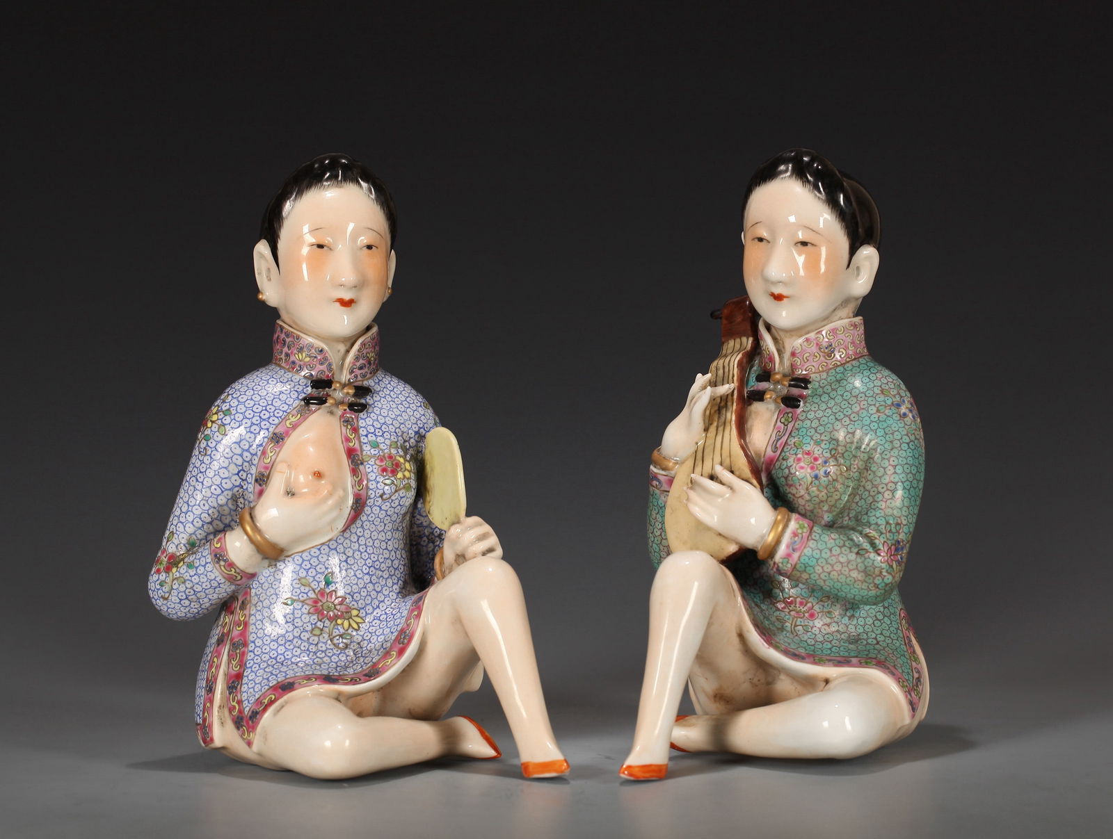 A FAMILLE-ROSE FIGURE OF LADY: A famille-rose figure of a lady.Height 16 cm.Note: By repute, from a Grandfather's collection of Asian Art.