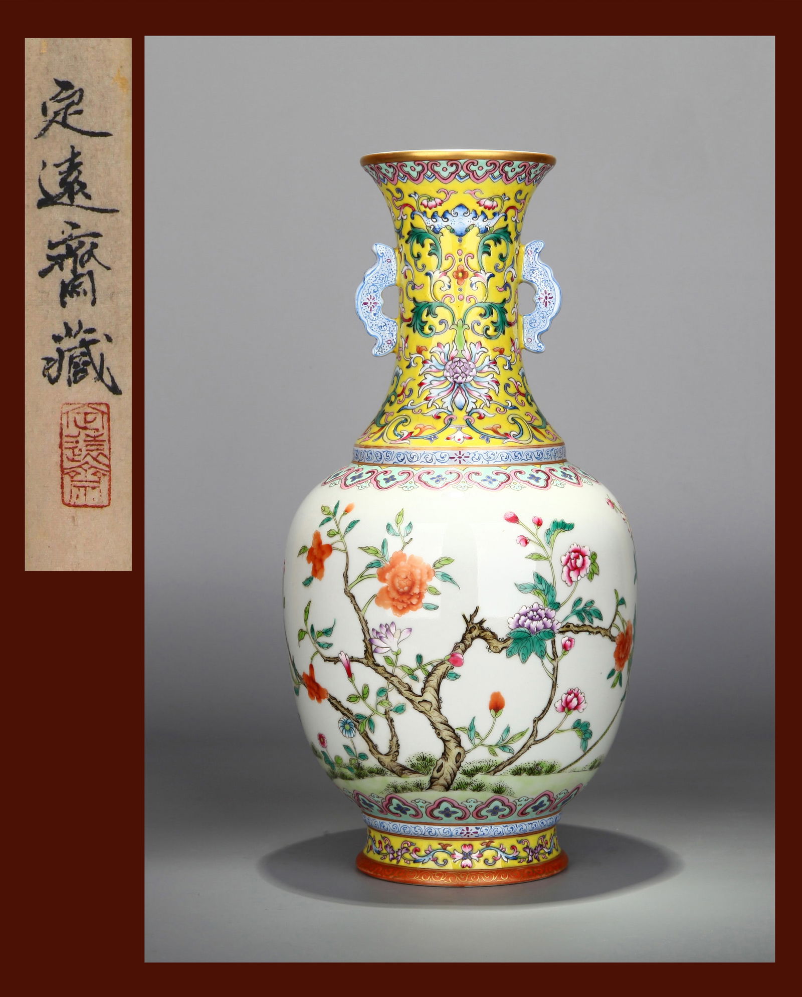 A FAMILLE-ROSE VASE (1 of 10)