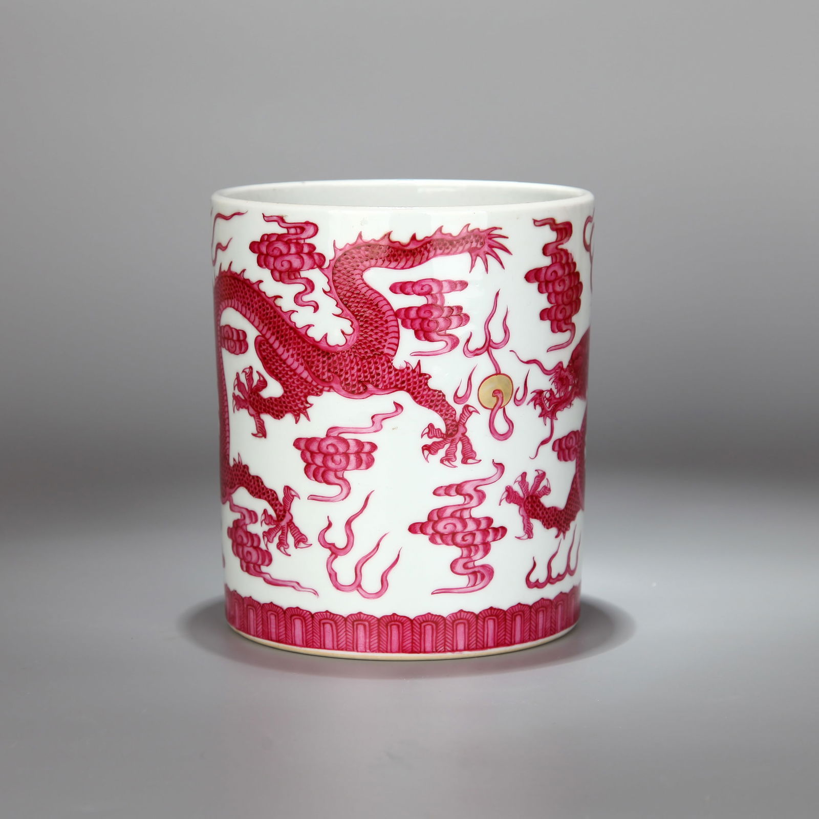 A RUBY-RED GROUND BRUSH POT - 3