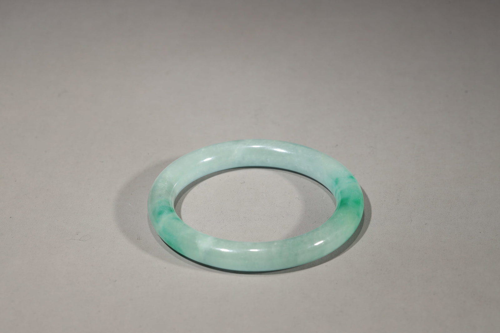 A MOTTLED JADEITE BANGLE - 2
