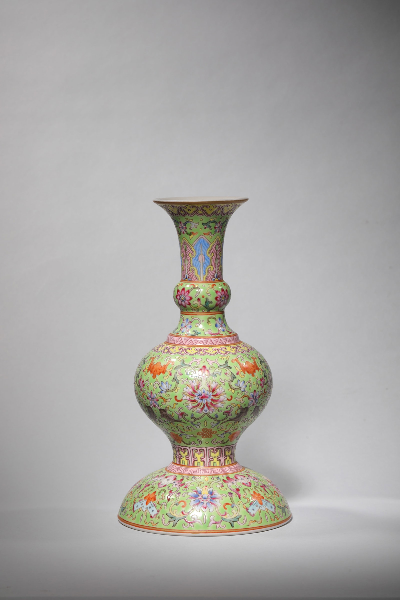 A GREEN-GROUND FALANGCAI 'BAT AND LOTUS' ALTAR JAR: A green-ground falangcai 'bat and lotus' altar jar.Dimensions: H: 20 cm.