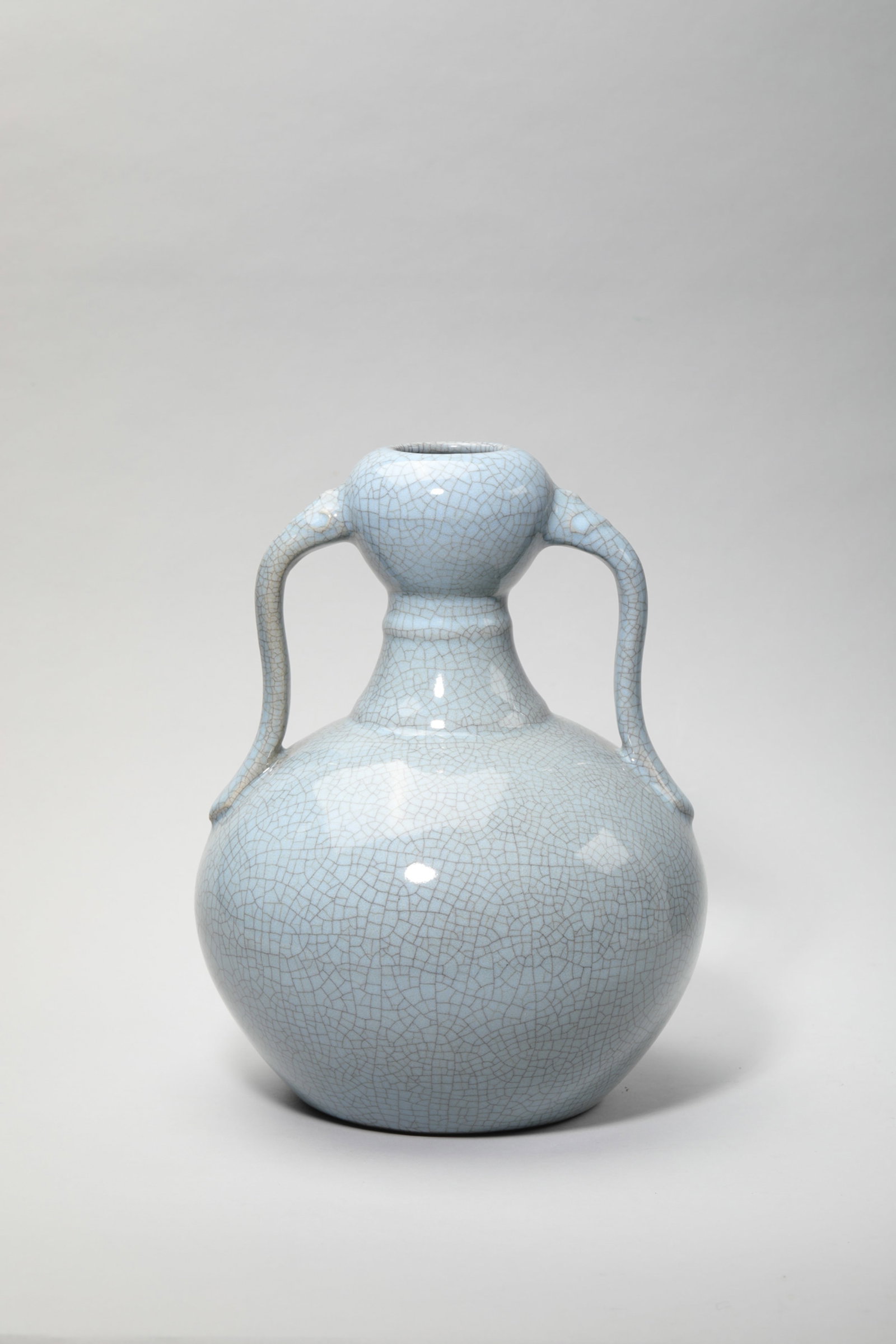 A GE-TYPE DOUBLE-EARED GOURD-FORM ZUN (1 of 7)