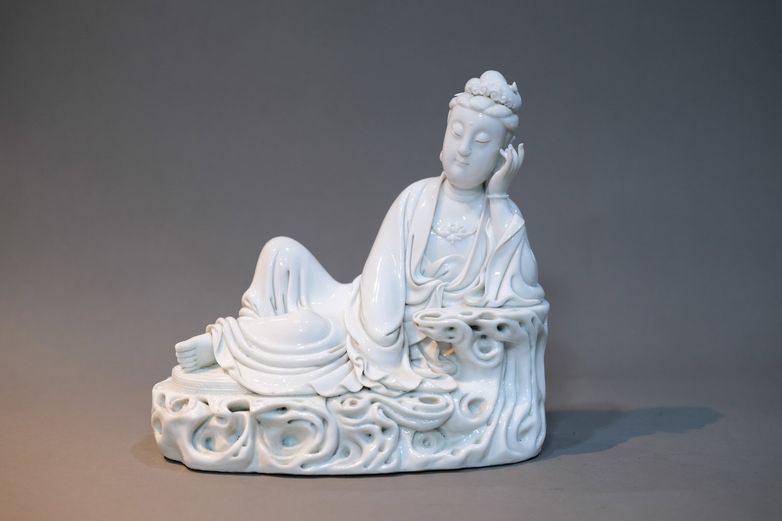 A DEHUA KILN WHITE-GLAZED FIGURE OF GUANYIN (1 of 8)