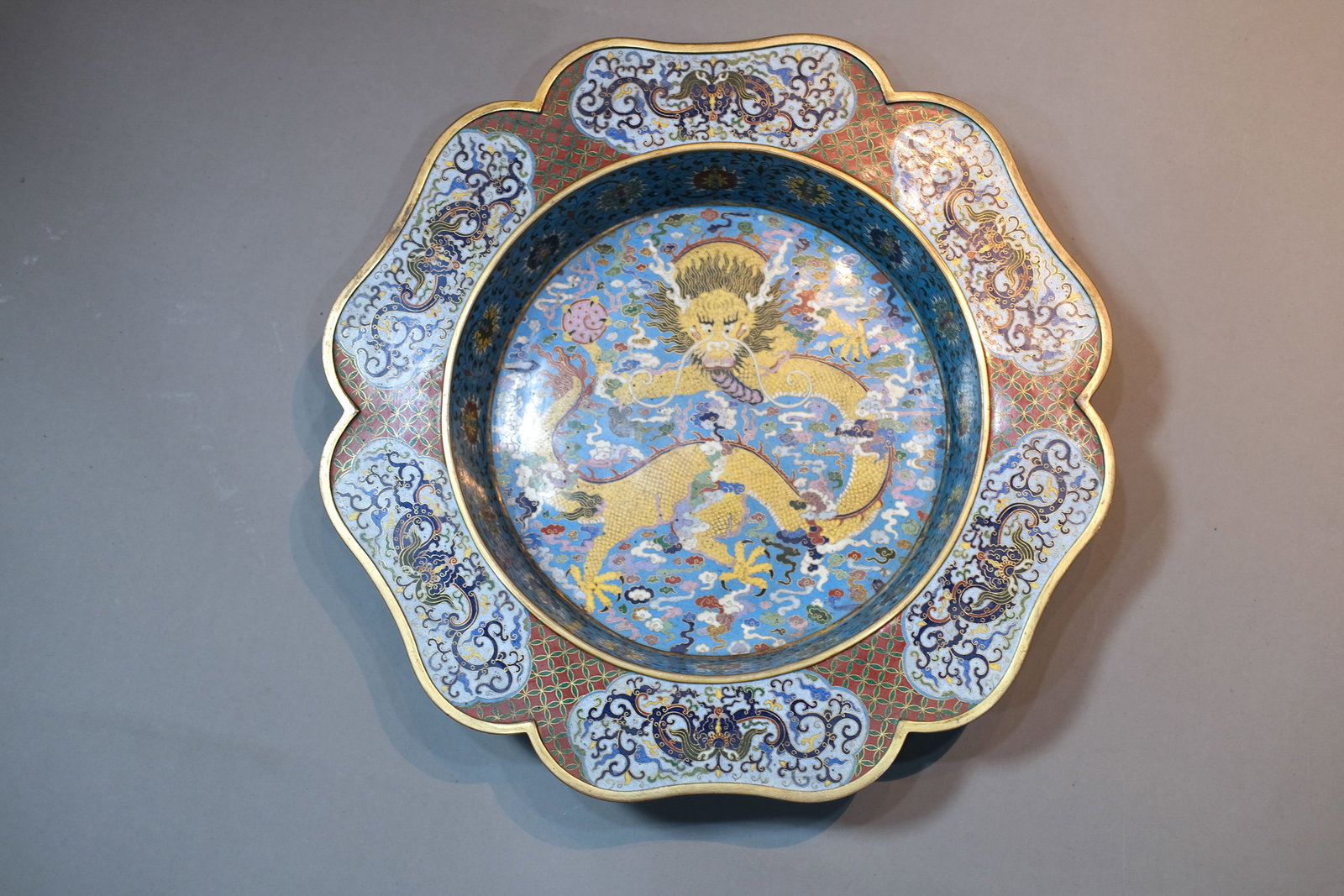 A CLOISONNE ENAMEL 'DRAGON' BARBED-RIM WASHER (1 of 7)