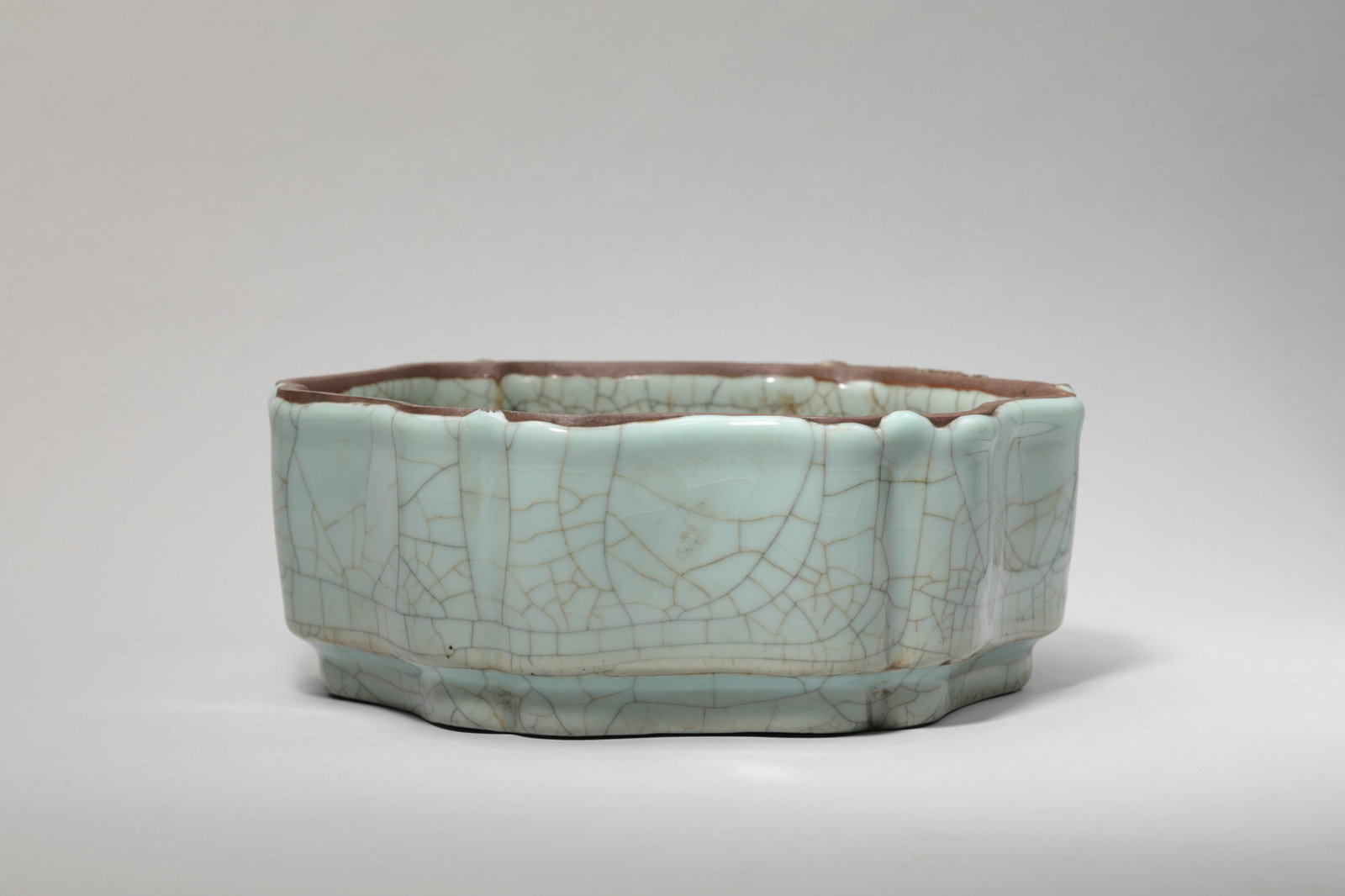 A GUAN-TYPE BARBED-RIM WASHER (1 of 6)