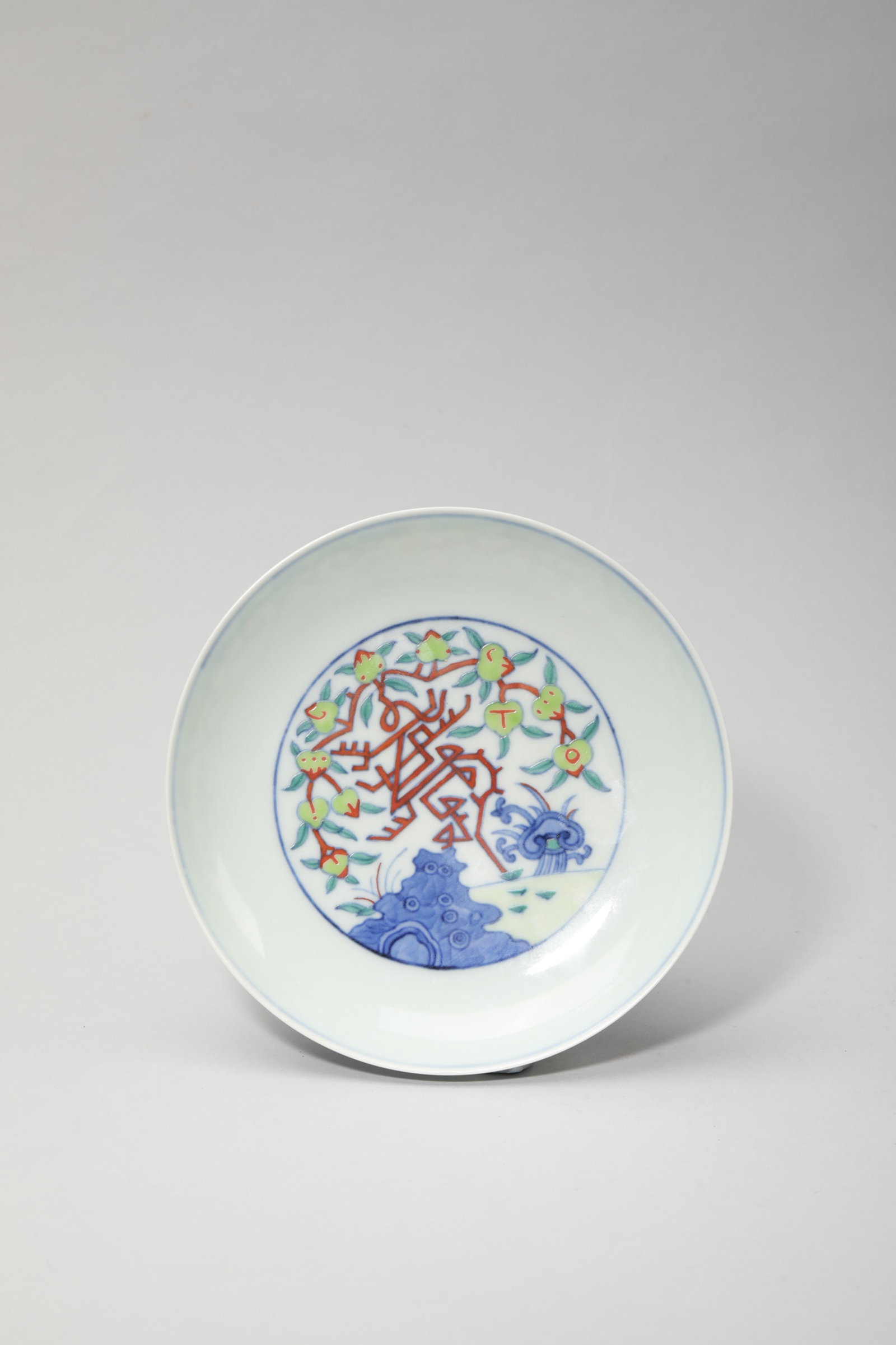 A DOUCAI 'PEACH, LINGZHI AND ROCK' DISH (1 of 5)