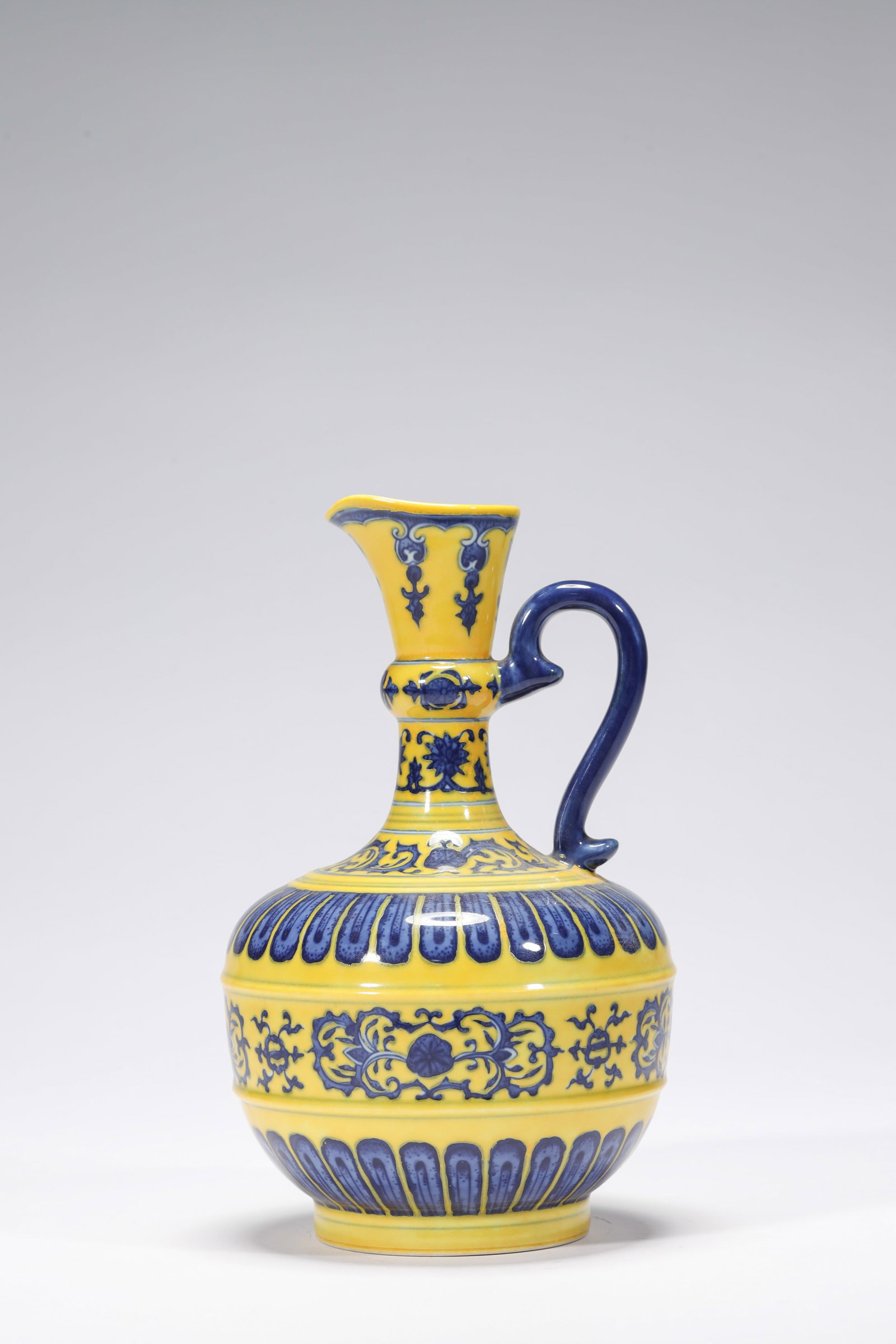 A YELLOW-GLAZED AND UNDERGLAZE-BLUE 'FLORAL' EWER (1 of 5)