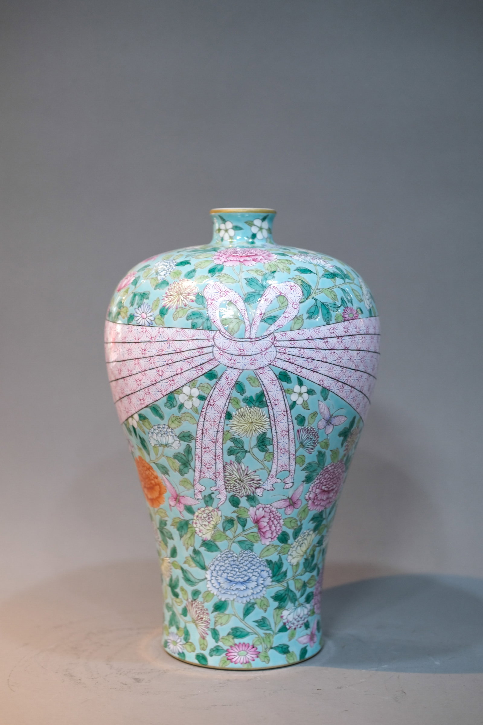 A TURQUOISE-GROUND FALANGCAI MILLEFLEURS CLOTH-WRAPPER-FORM MEIPING (1 of 6)