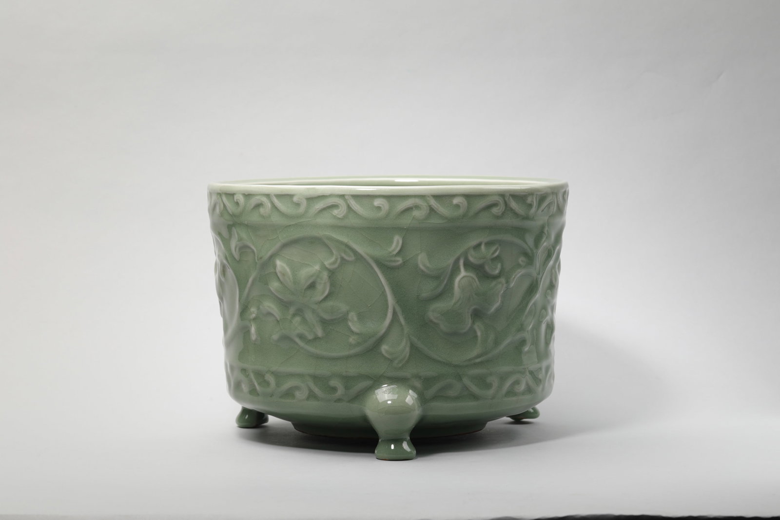 A LONGQUAN KILN 'LOTUS SCROLL' TRIPOD CENSER (1 of 7)