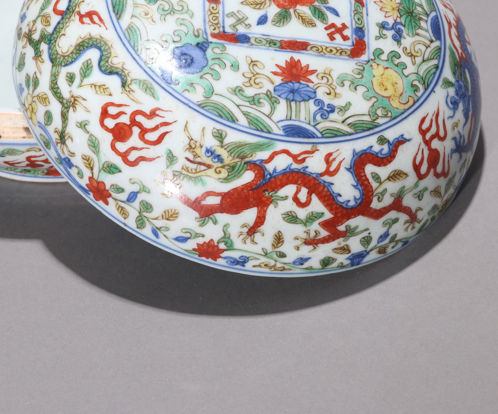 A WUCAI BOX AND COVER - 3
