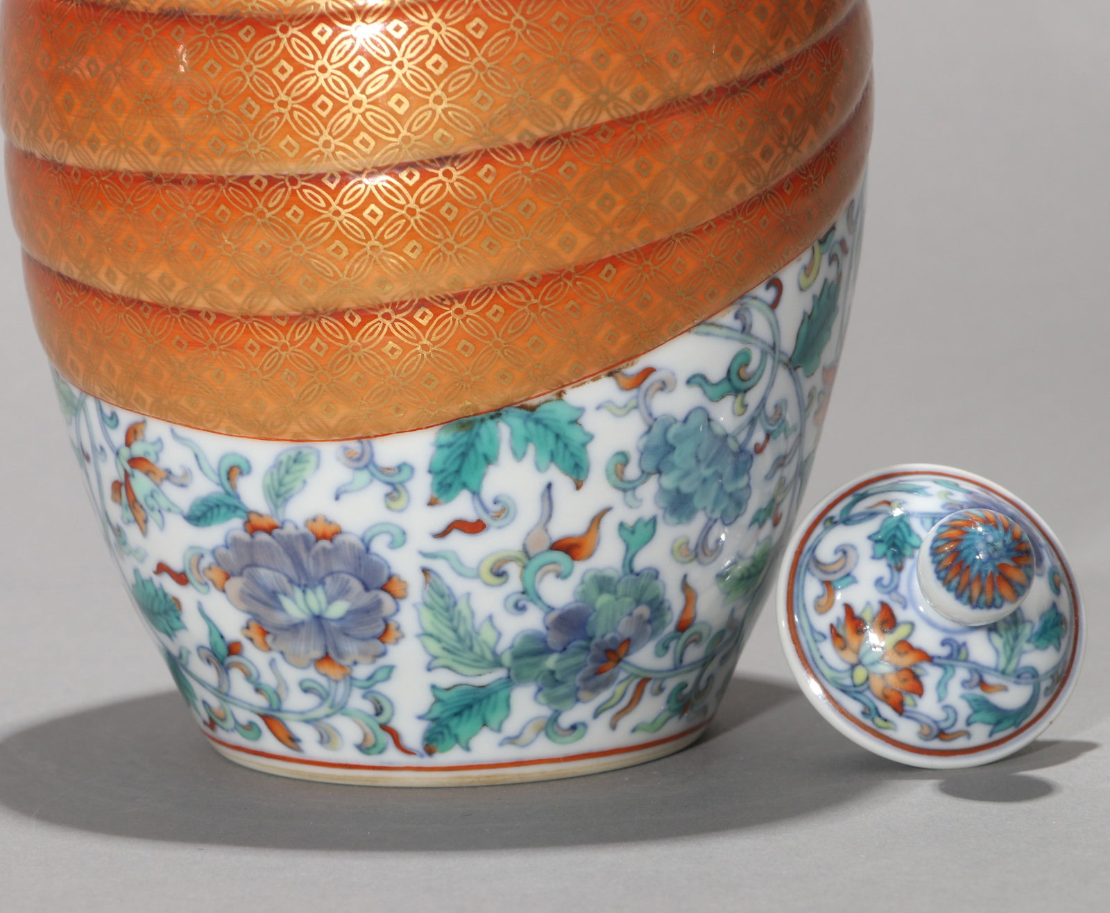 A DOUCAI AND GILT-DECORATED JAR AND COVER - 5