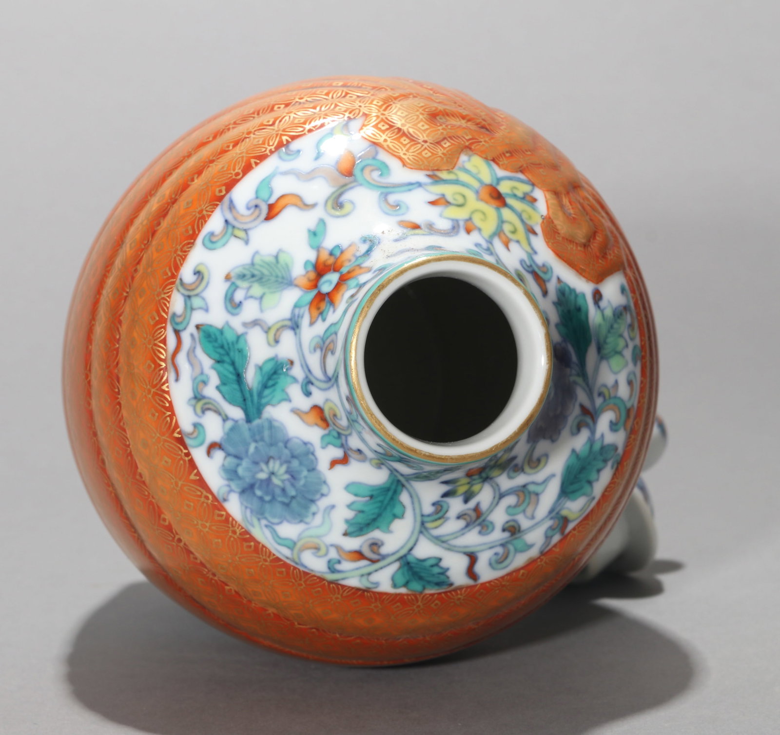 A DOUCAI AND GILT-DECORATED JAR AND COVER - 6