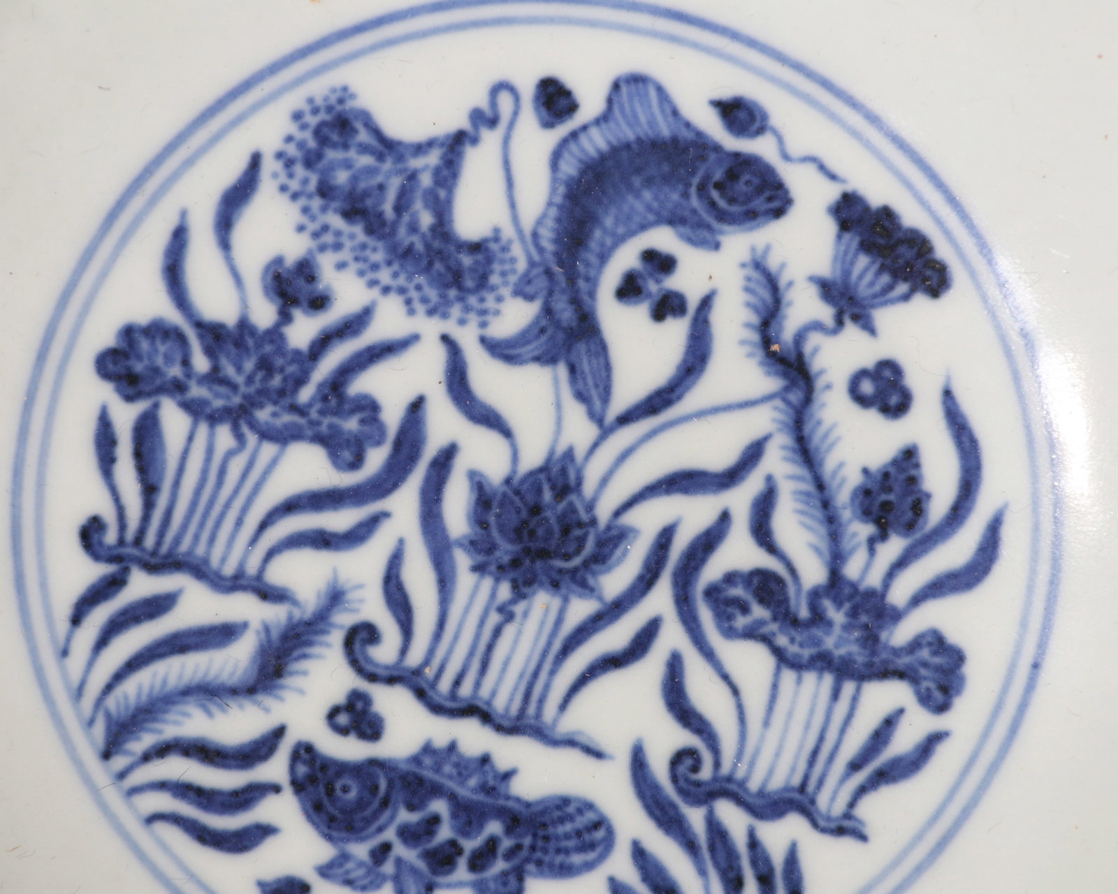 A BLUE AND WHITE FOLIATE BOWL - 7