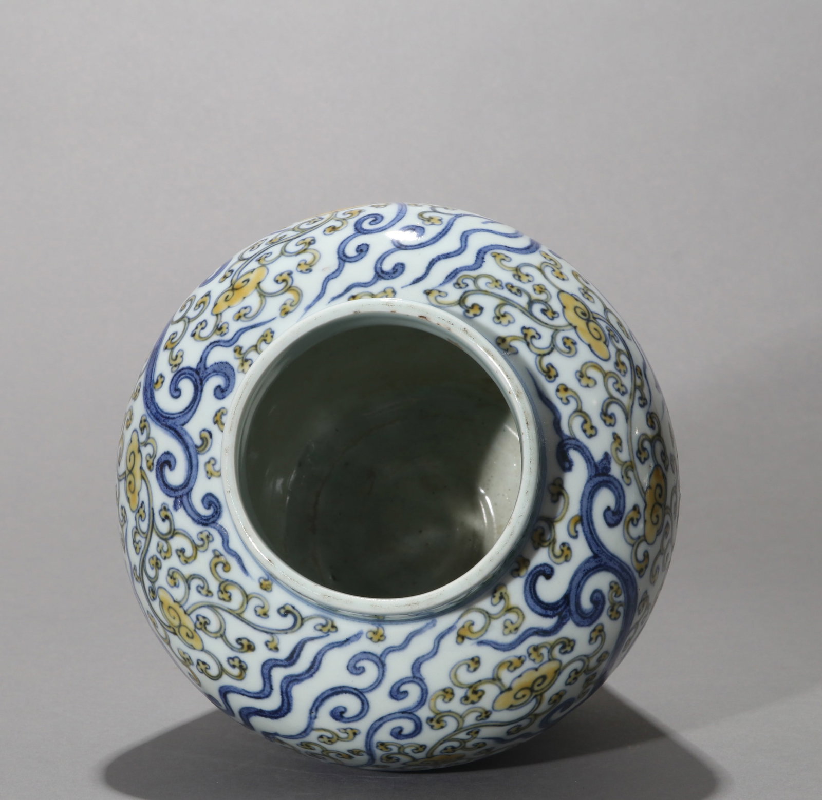 A WUCAI JAR - 9