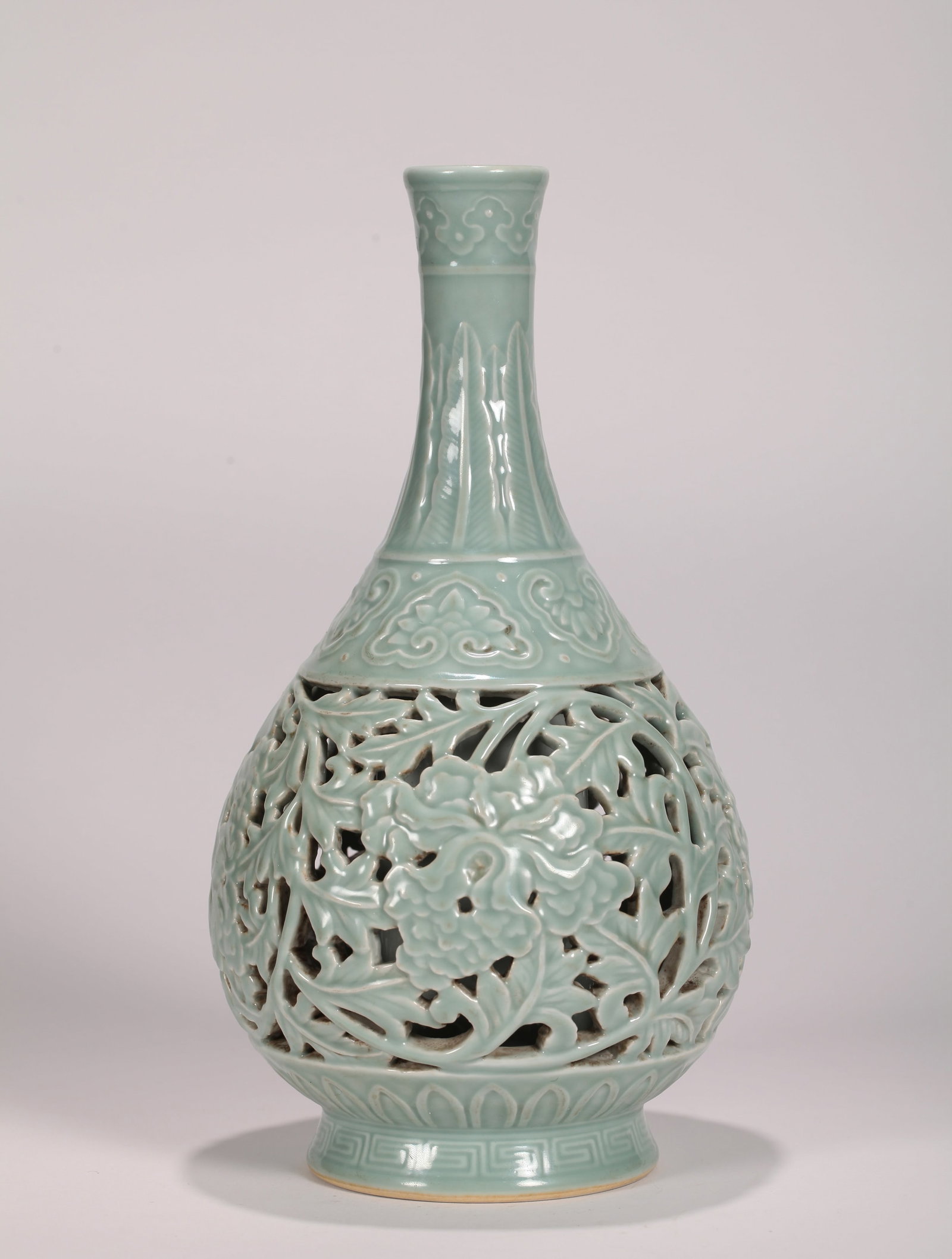 A CELADON-GLAZED PIERCED 'FLORAL' VASE - 2