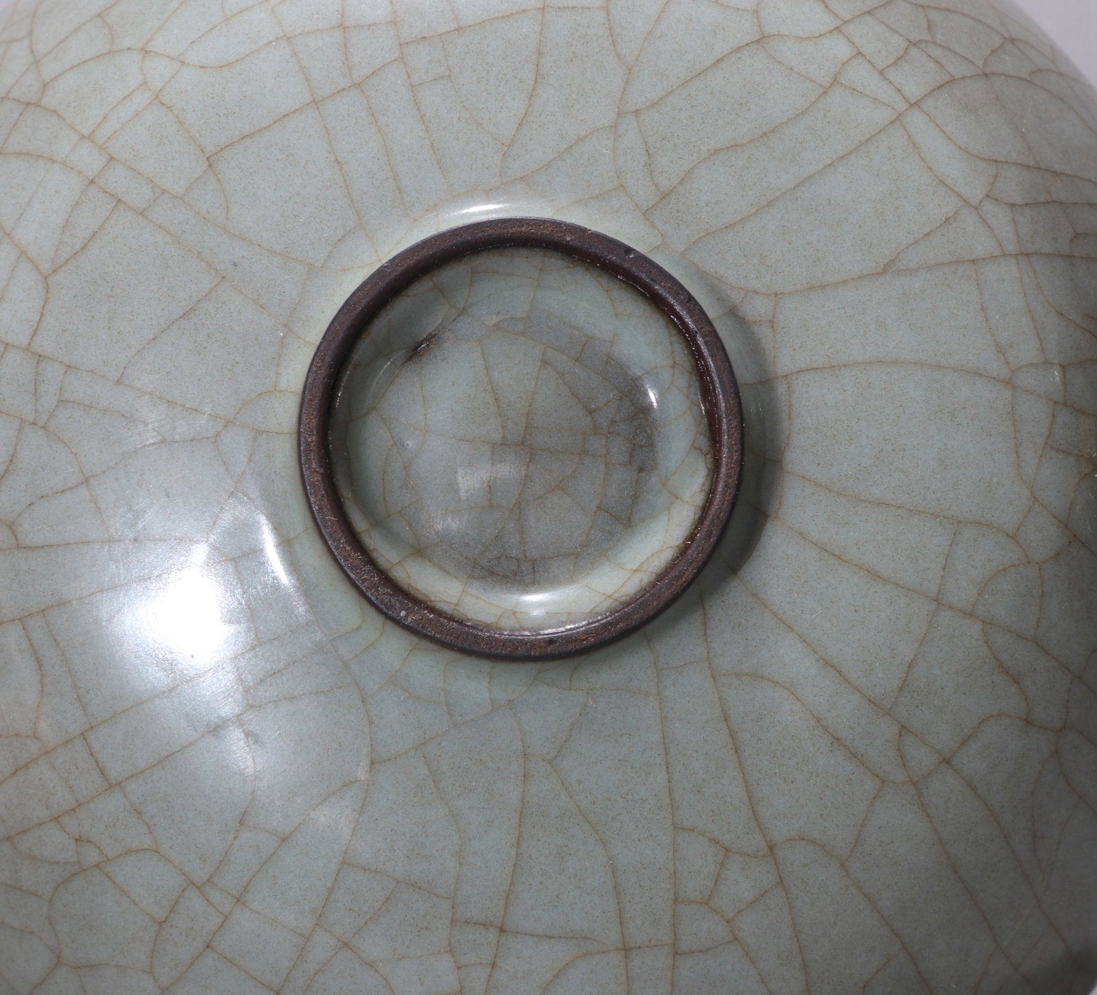A GUAN-TYPE FOLIATE BOWL - 10