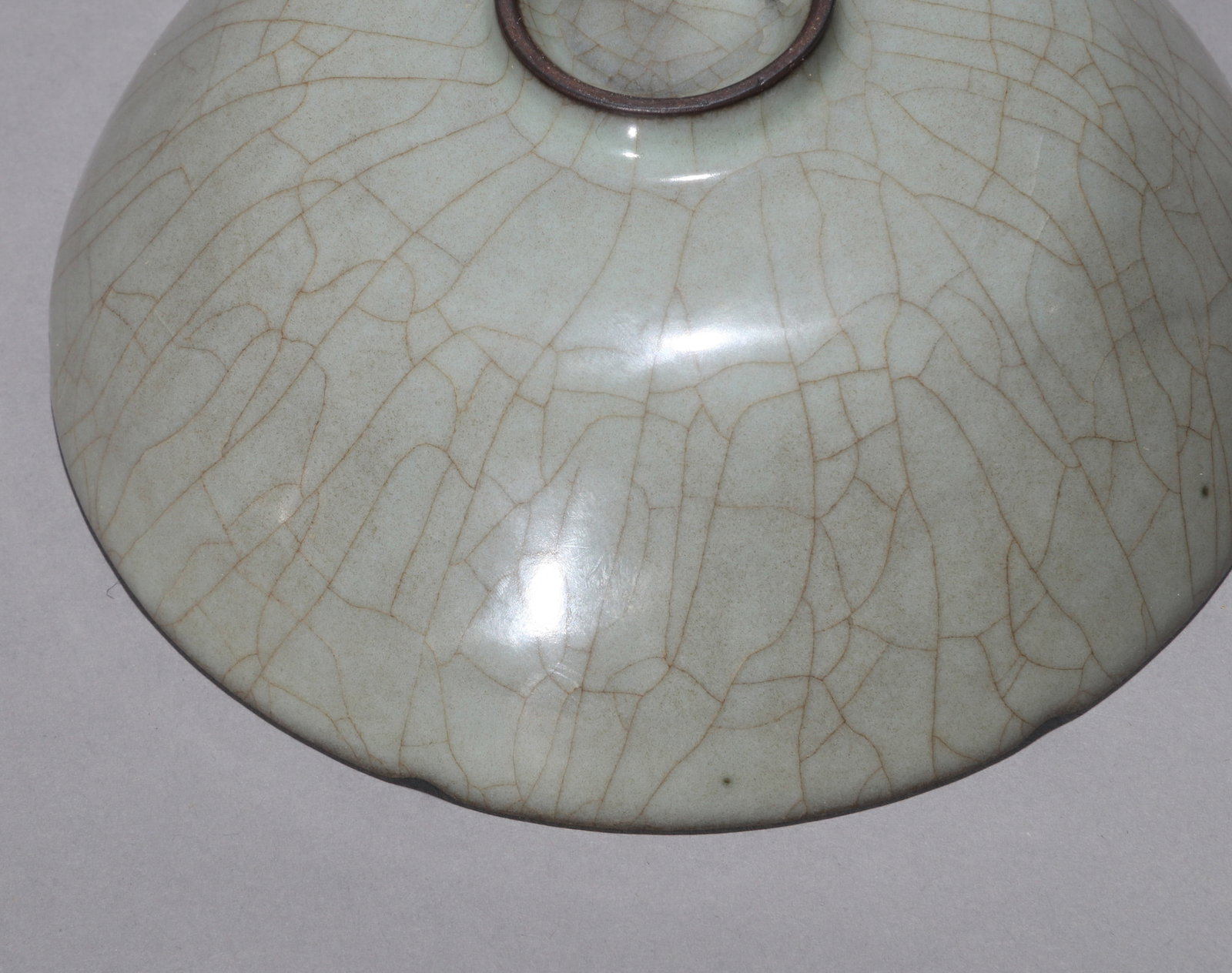 A GUAN-TYPE FOLIATE BOWL - 7