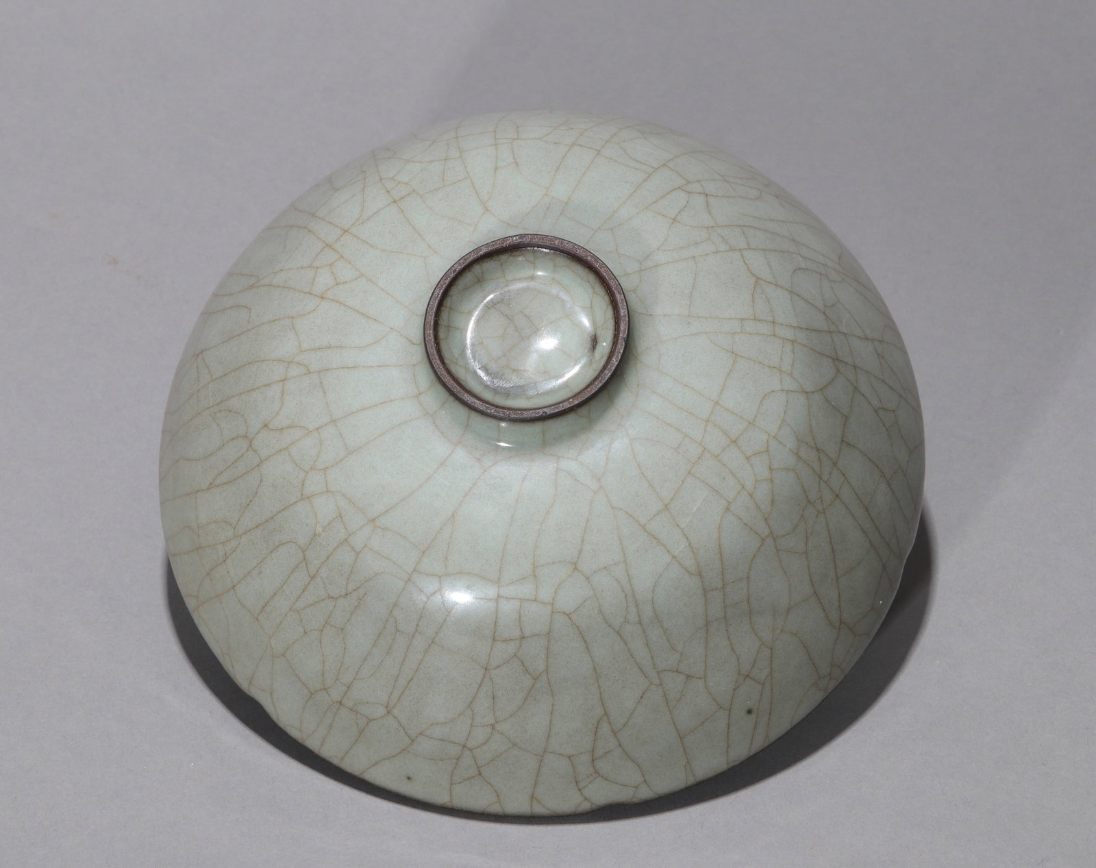 A GUAN-TYPE FOLIATE BOWL - 8