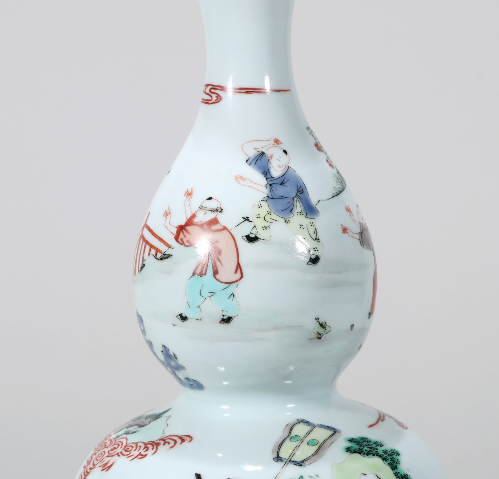 A FAMILLE-VERTE DOUBLE-GOURD VASE - 4