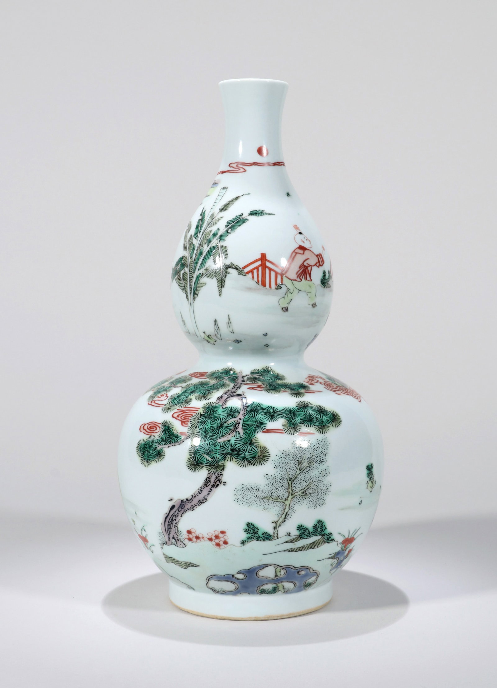 A FAMILLE-VERTE DOUBLE-GOURD VASE - 5