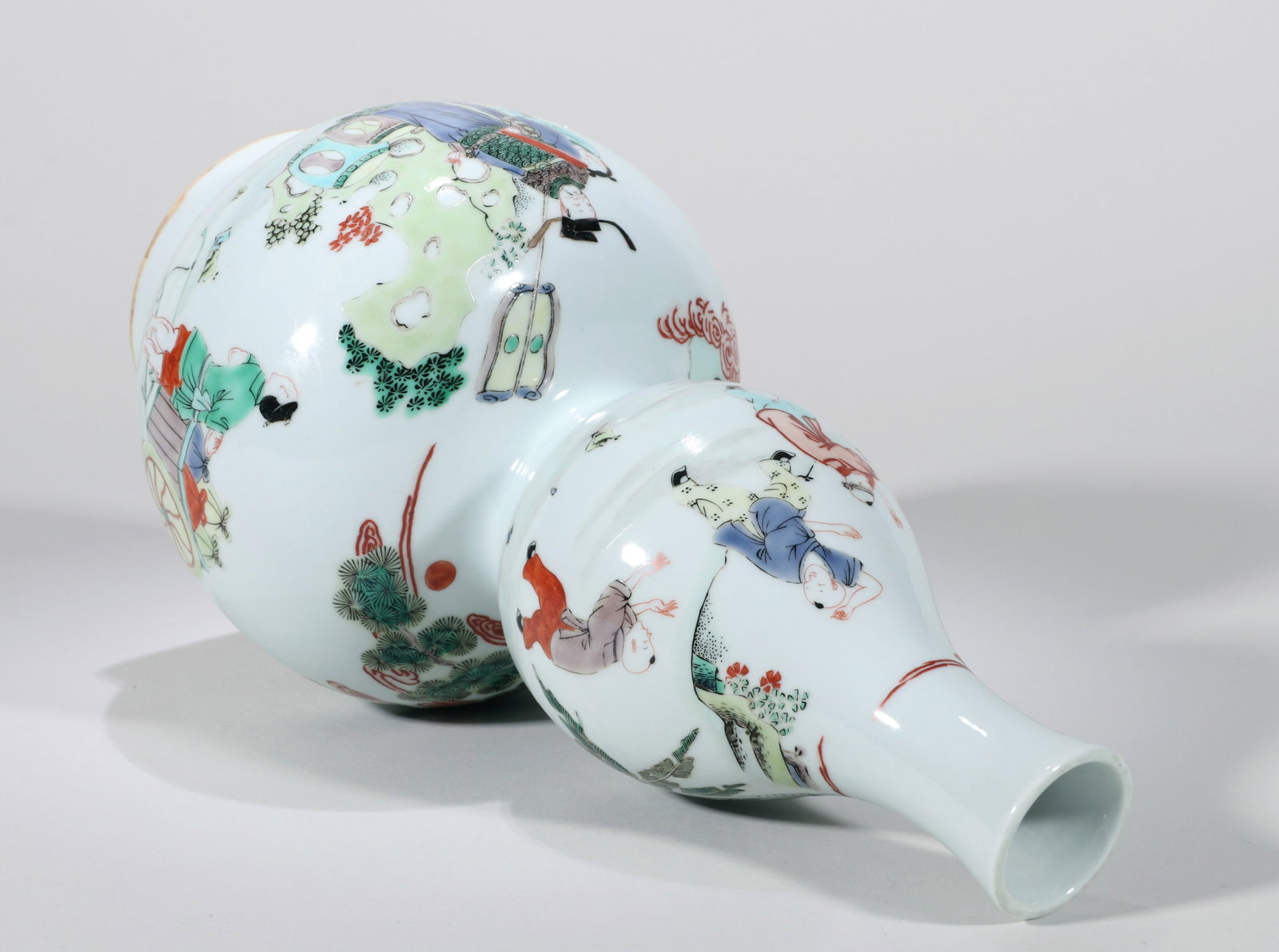 A FAMILLE-VERTE DOUBLE-GOURD VASE - 7