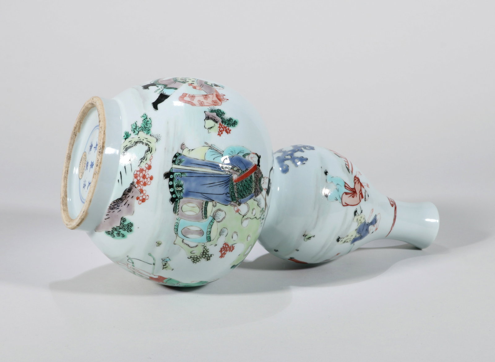 A FAMILLE-VERTE DOUBLE-GOURD VASE - 9