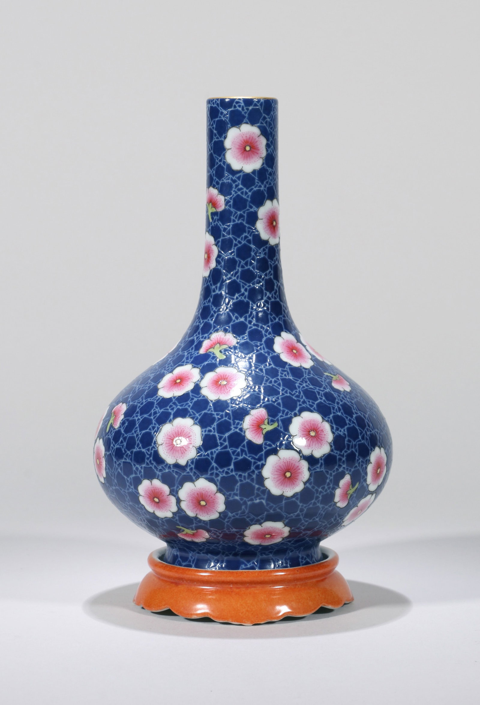 A BLUE-GROUND FAMILLE-ROSE VASE - 2