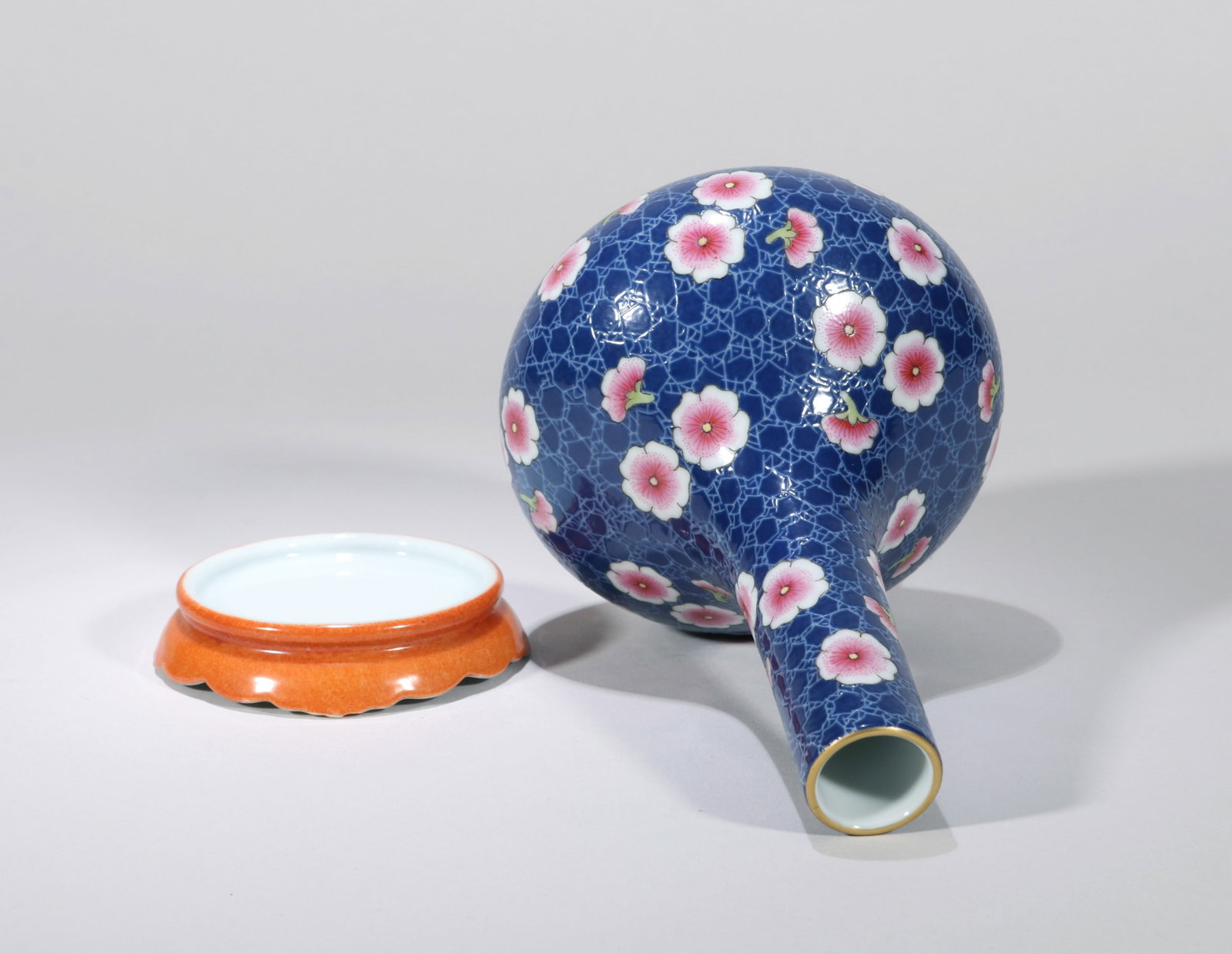 A BLUE-GROUND FAMILLE-ROSE VASE - 3