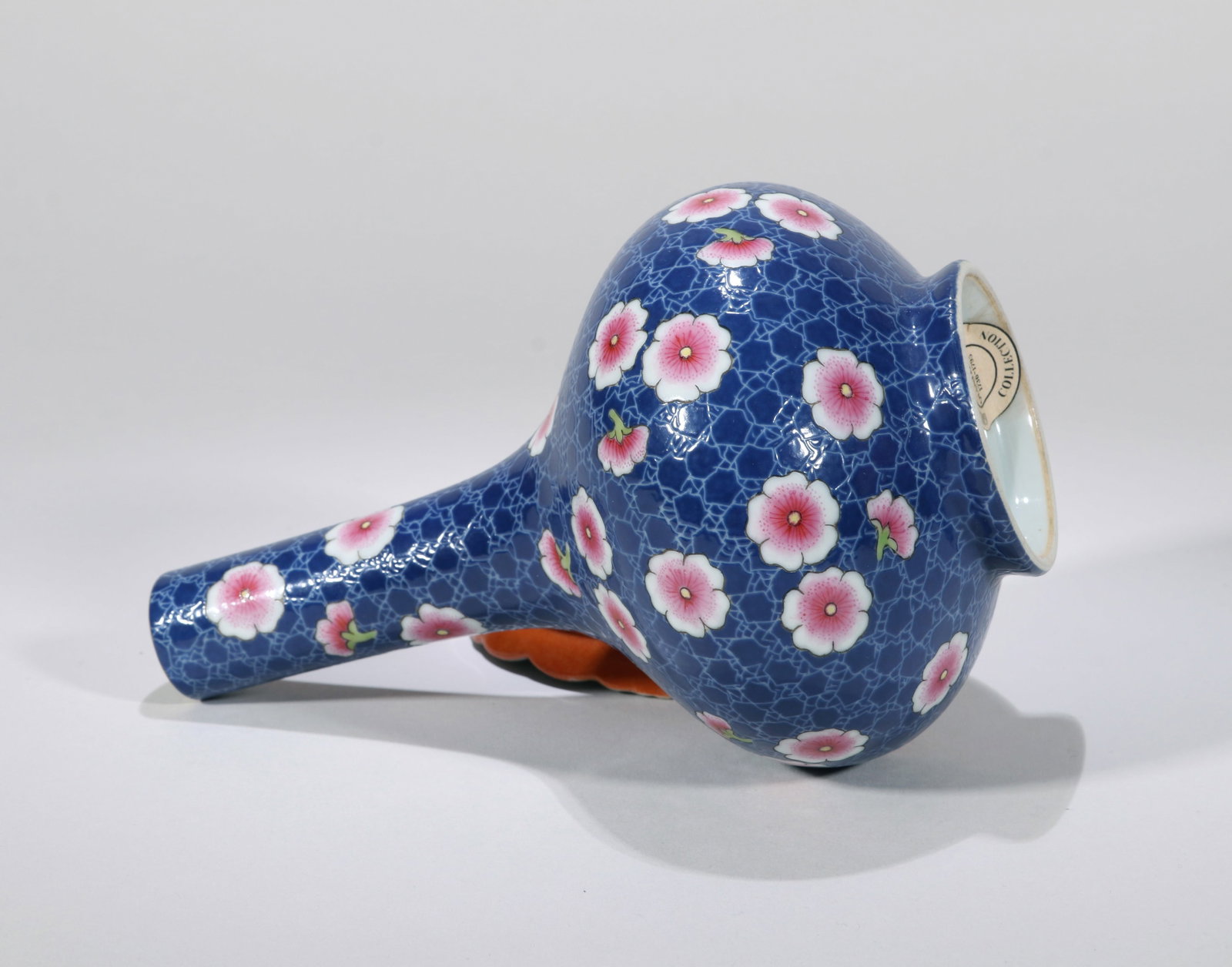 A BLUE-GROUND FAMILLE-ROSE VASE - 4