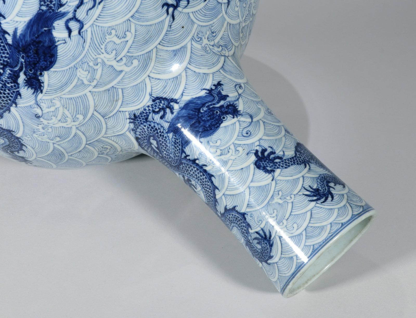 A BLUE AND WHITE VASE - 11