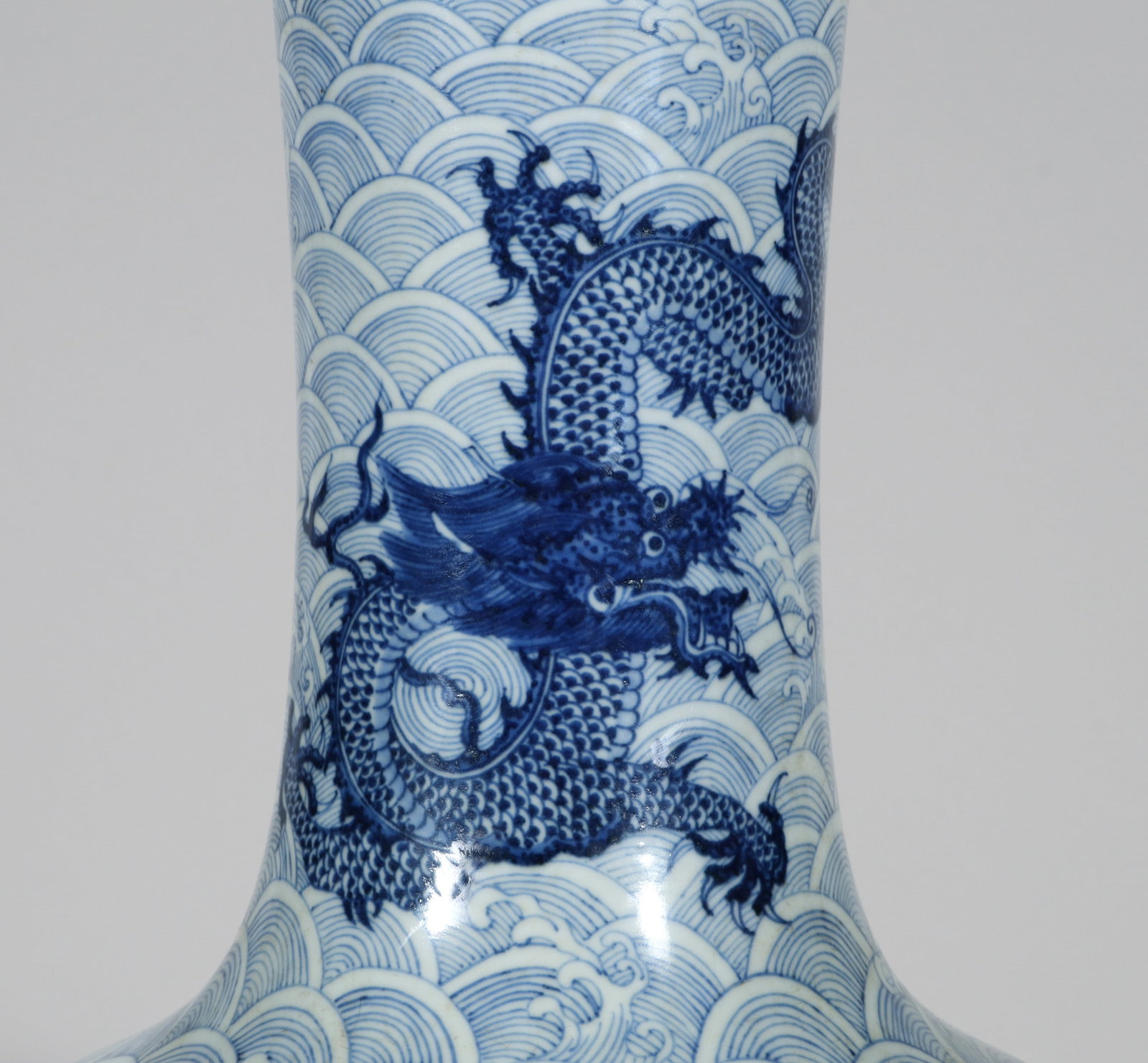A BLUE AND WHITE VASE - 6