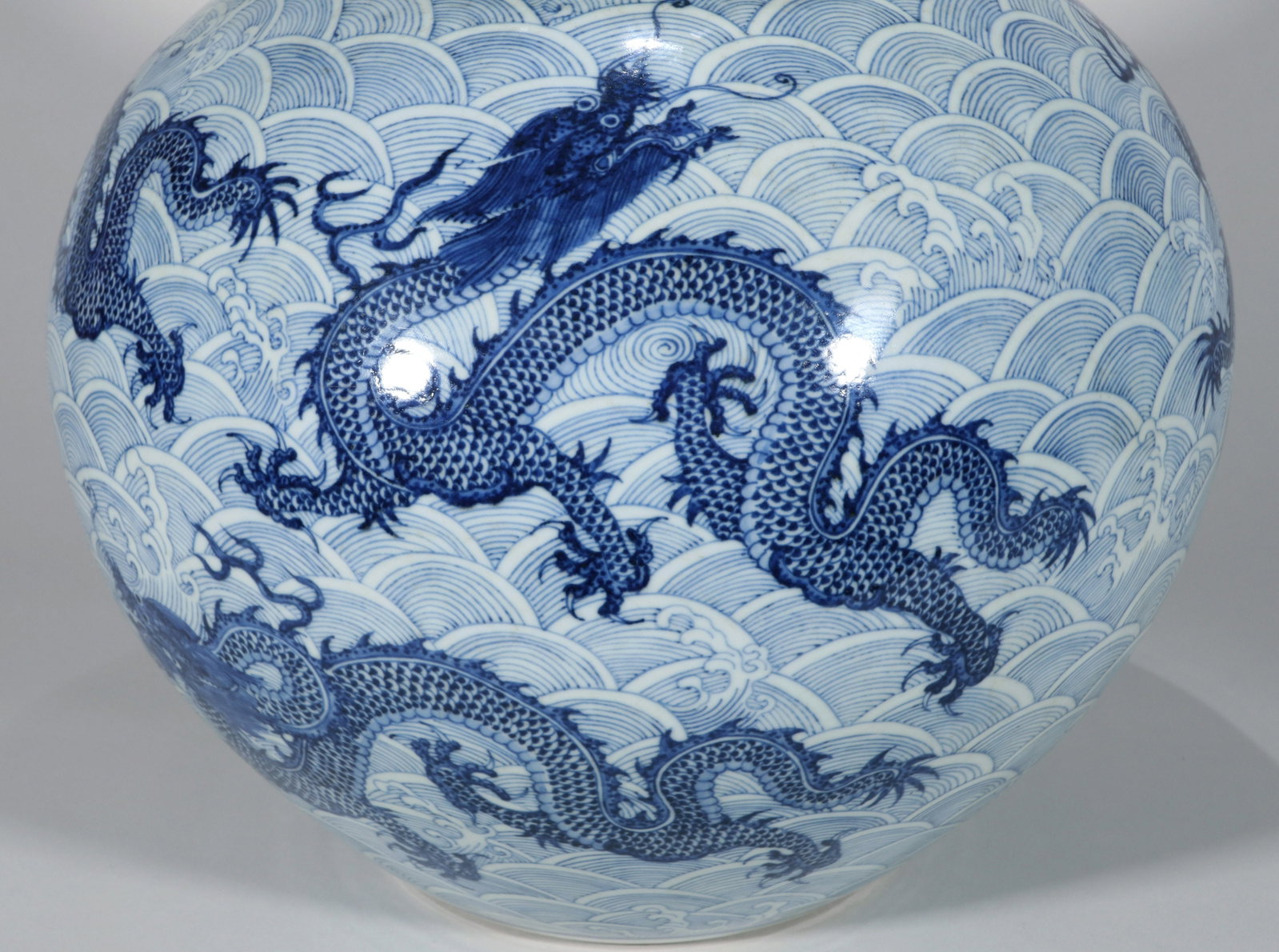 A BLUE AND WHITE VASE - 8