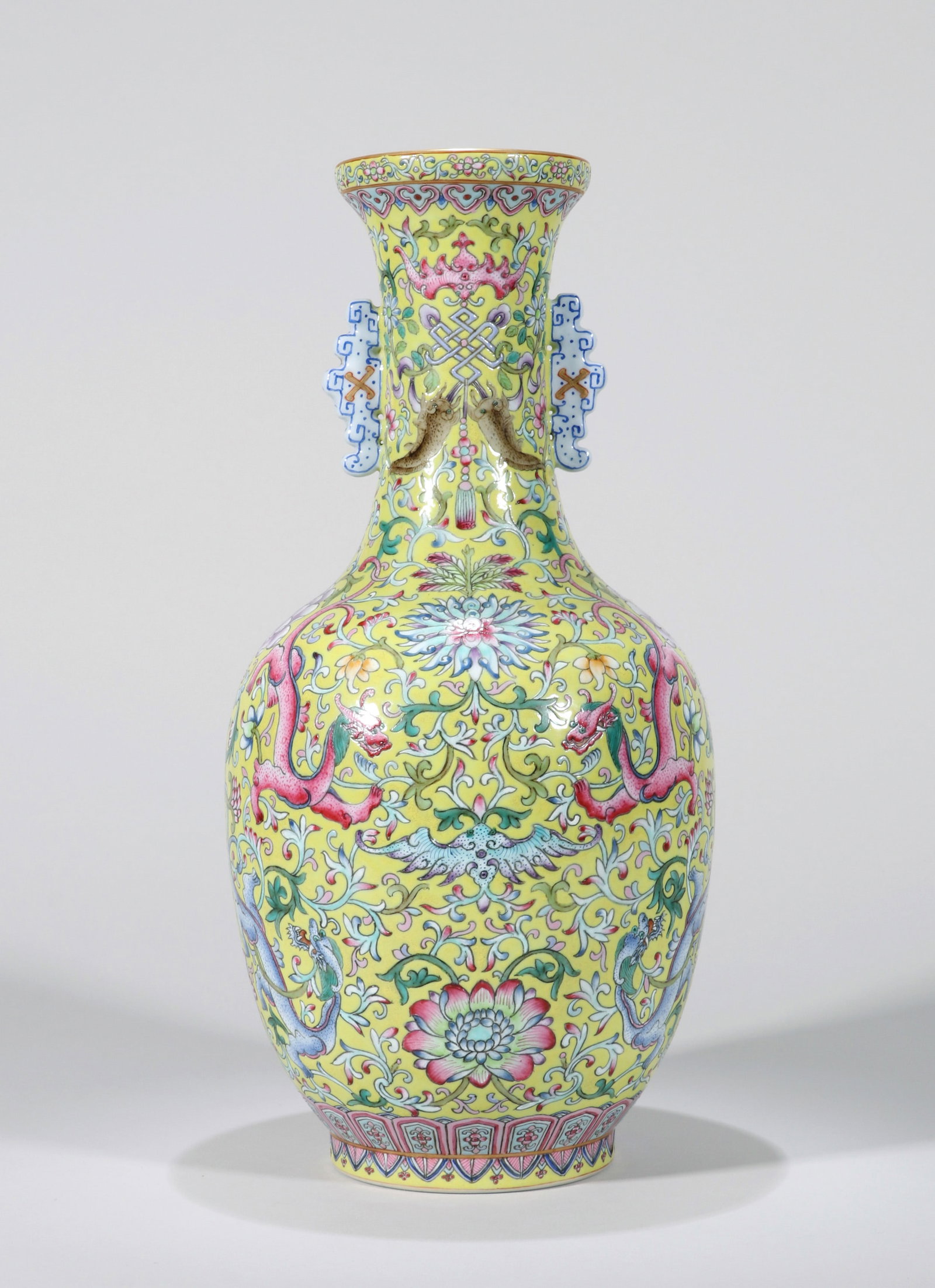 A YELLOW-GROUND FAMILLE-ROSE VASE - 2