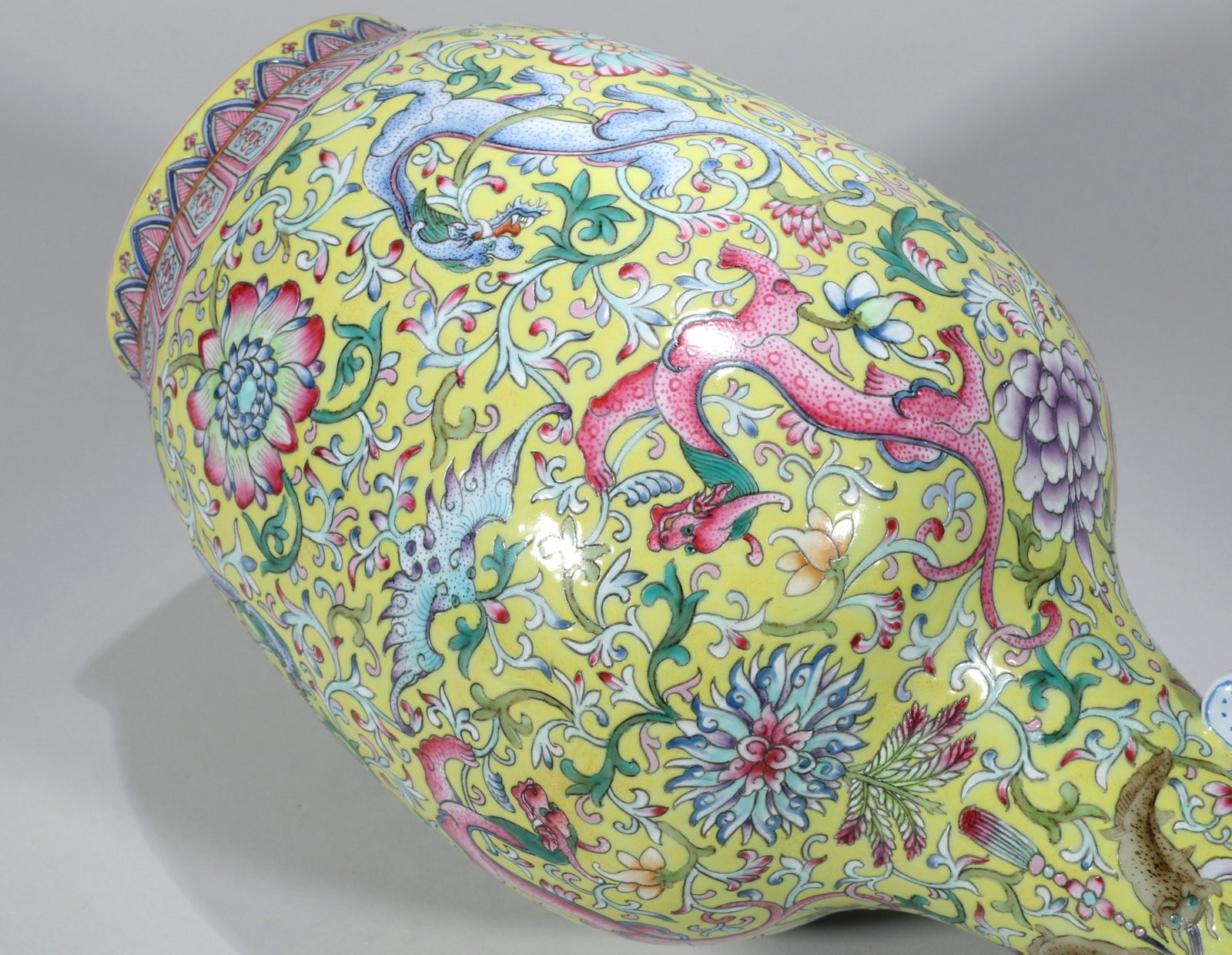 A YELLOW-GROUND FAMILLE-ROSE VASE - 7