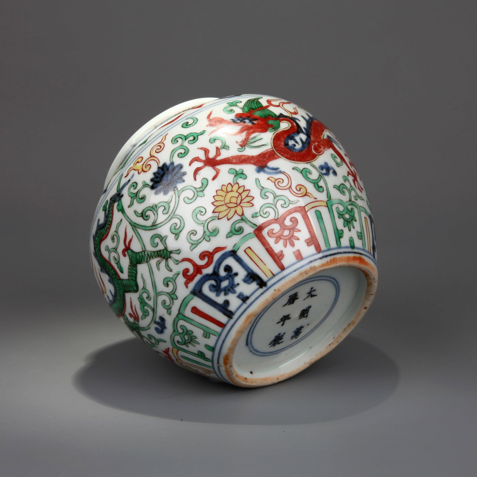 A WUCAI 'DRAGON' JAR - 9