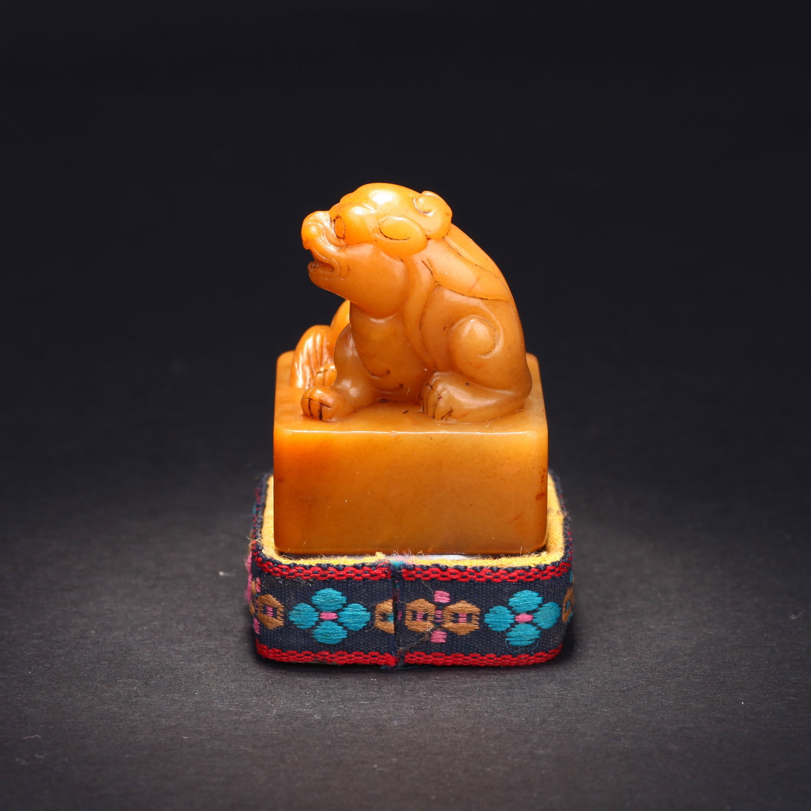 A STONE LION SEAL - 3