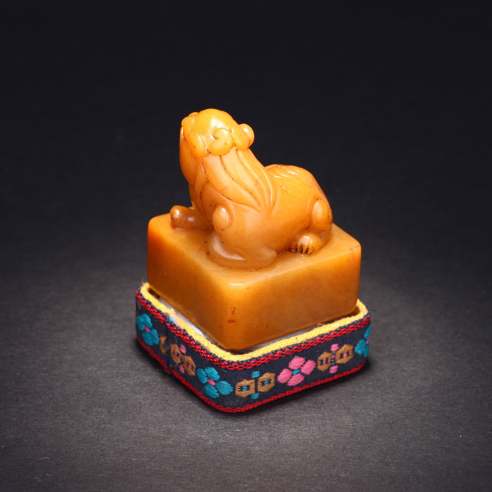 A STONE LION SEAL - 4