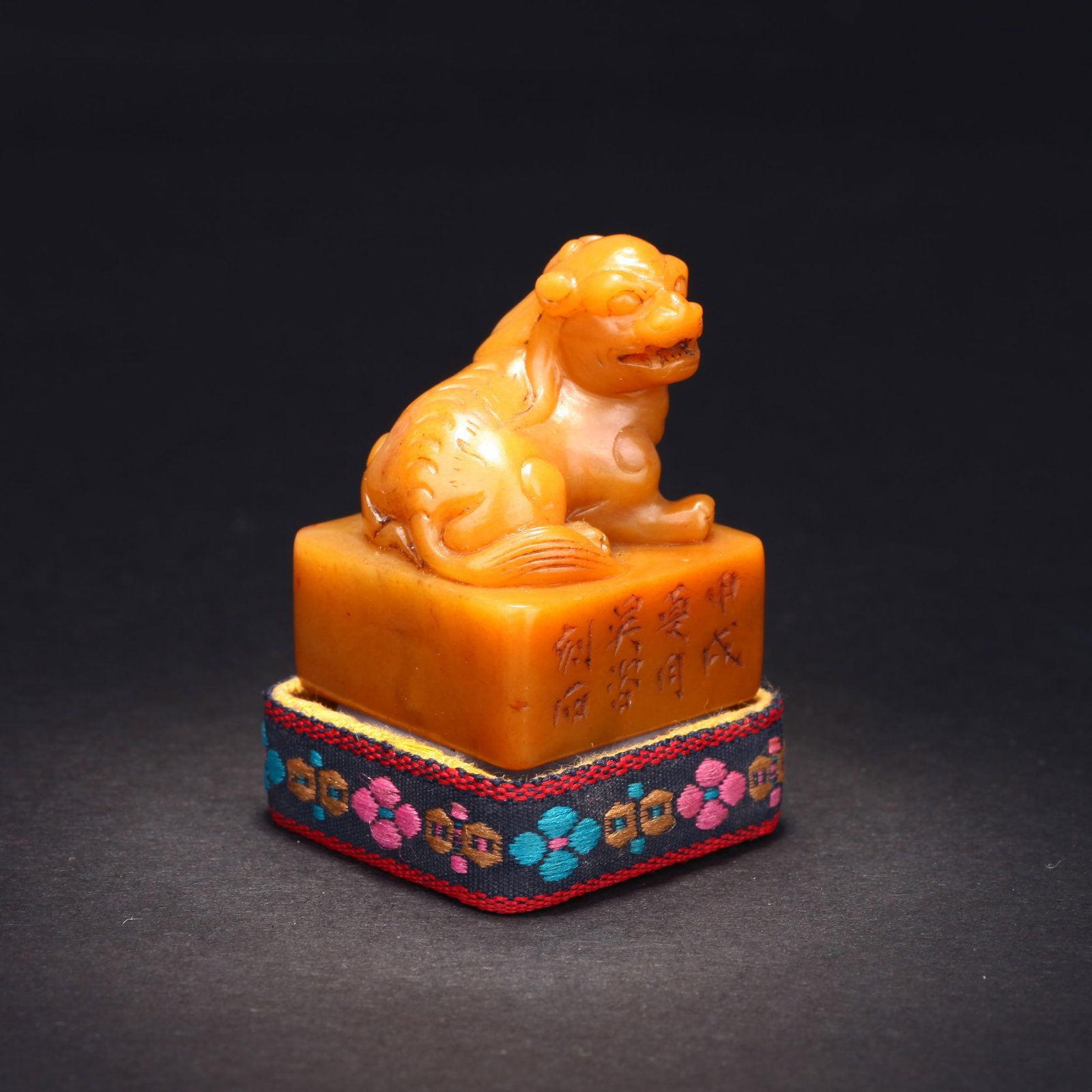 A STONE LION SEAL - 7