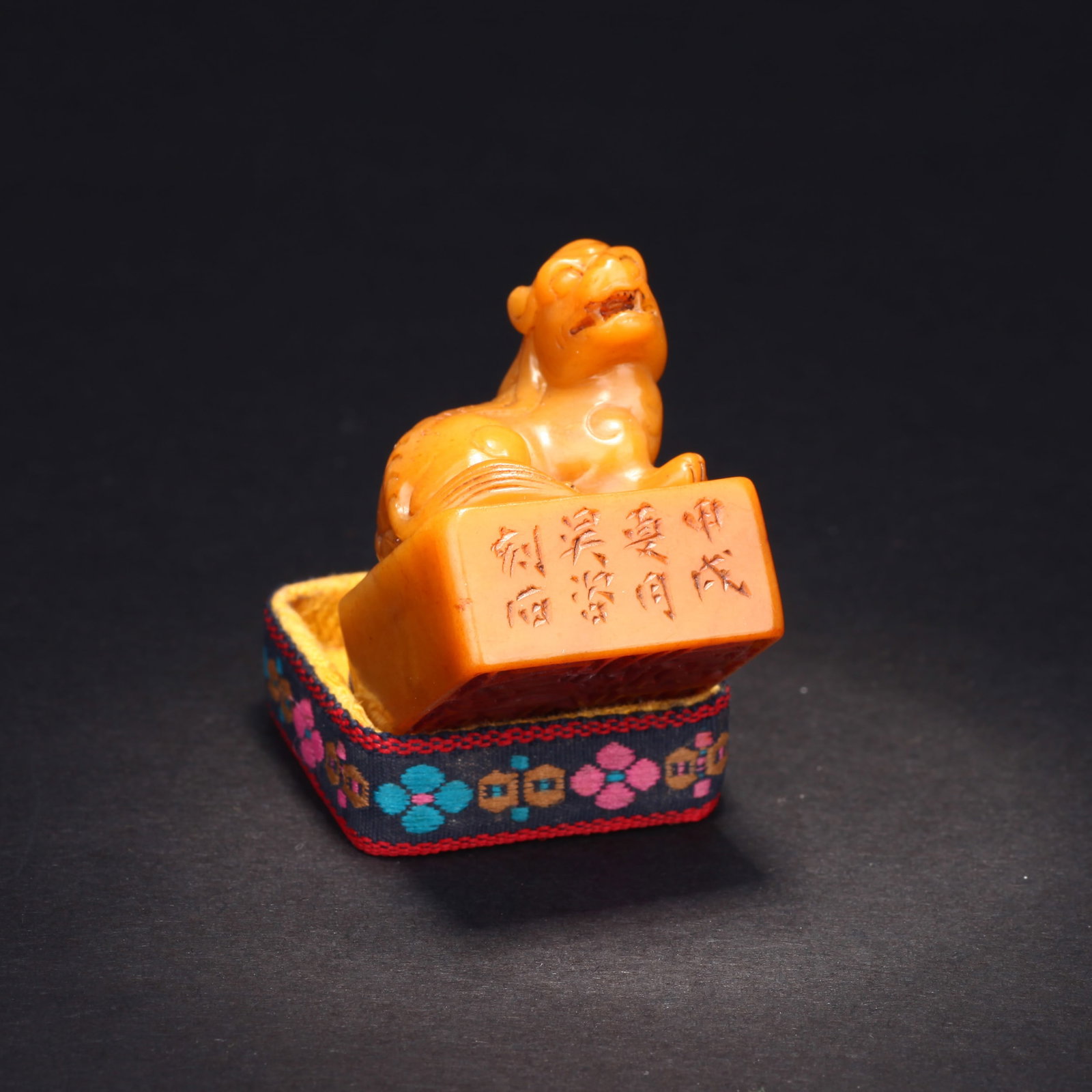 A STONE LION SEAL - 8