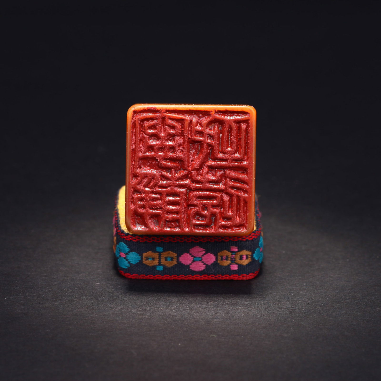 A STONE LION SEAL - 9