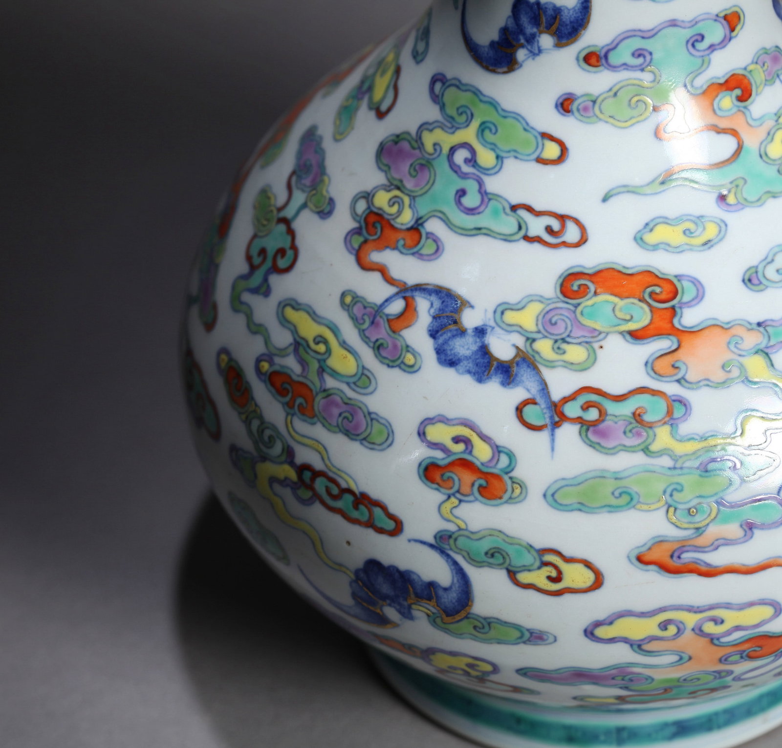 A DOUCAI 'BATS' VASE - 4