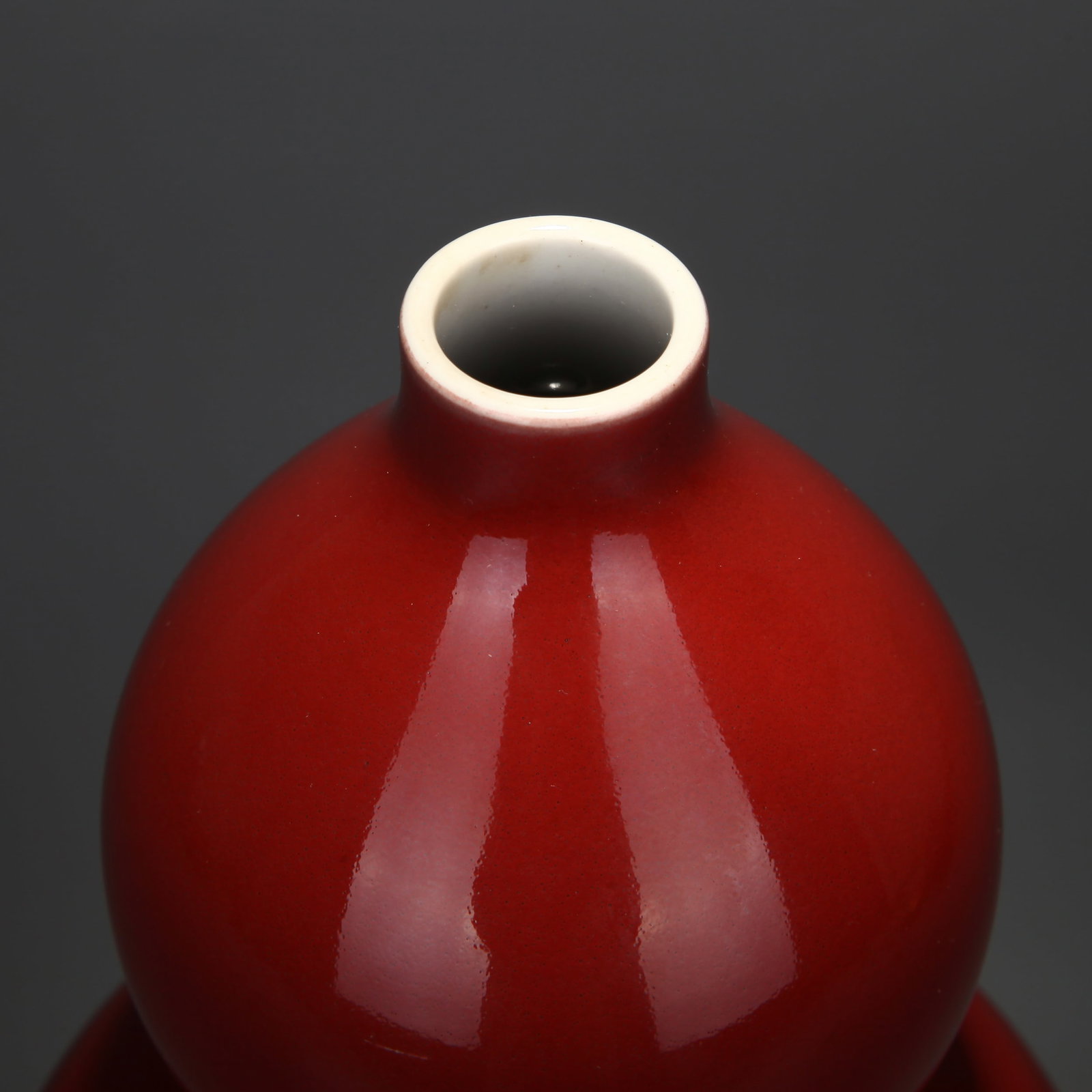 A SACRIFICIAL-RED GLAZED DOUBLE-GOURD VASE - 3