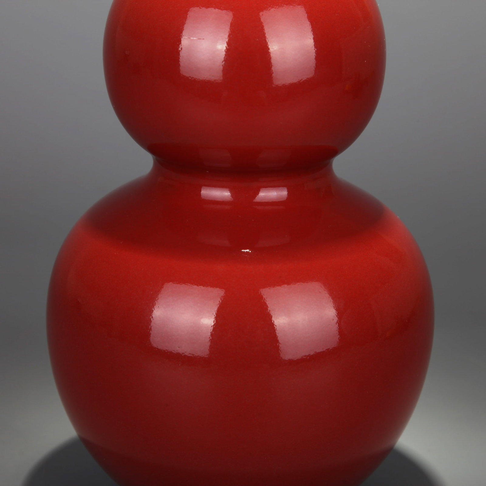 A SACRIFICIAL-RED GLAZED DOUBLE-GOURD VASE - 4