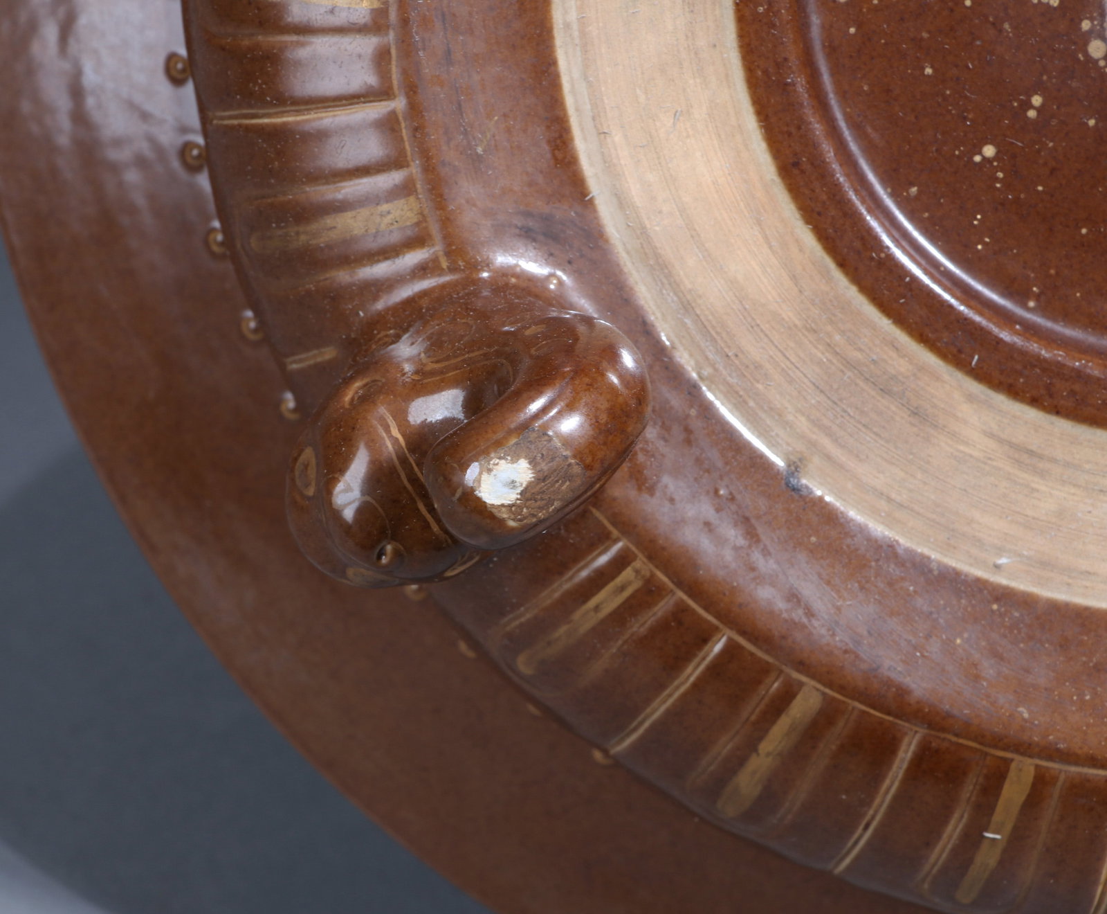 A BRONZE-GLAZED WASHER - 7