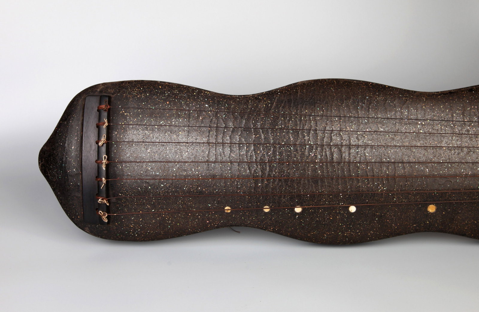 A BLACK LACQUER MOTHER-OF-PEARL-INLAID GUQIN - 11