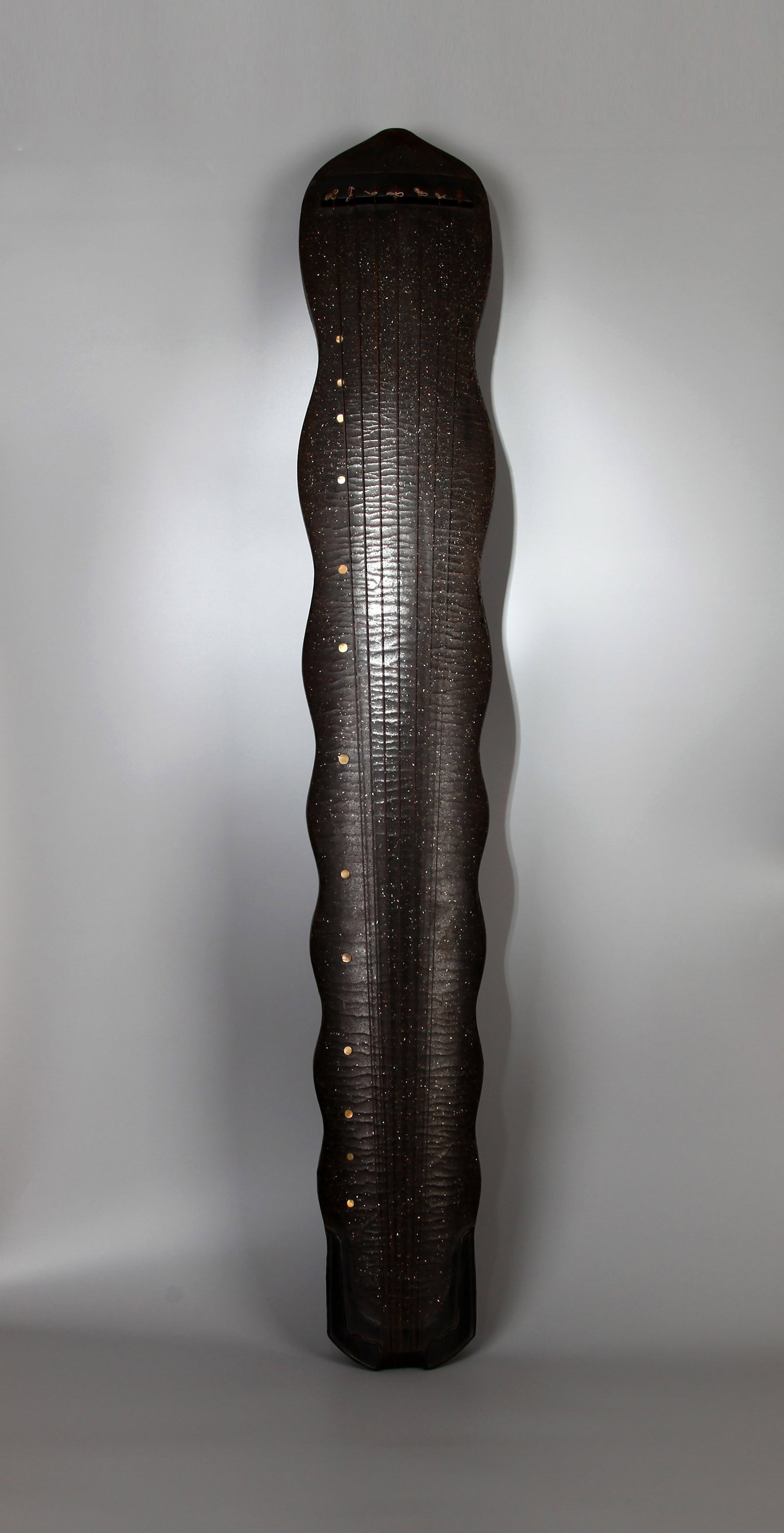 A BLACK LACQUER MOTHER-OF-PEARL-INLAID GUQIN - 2